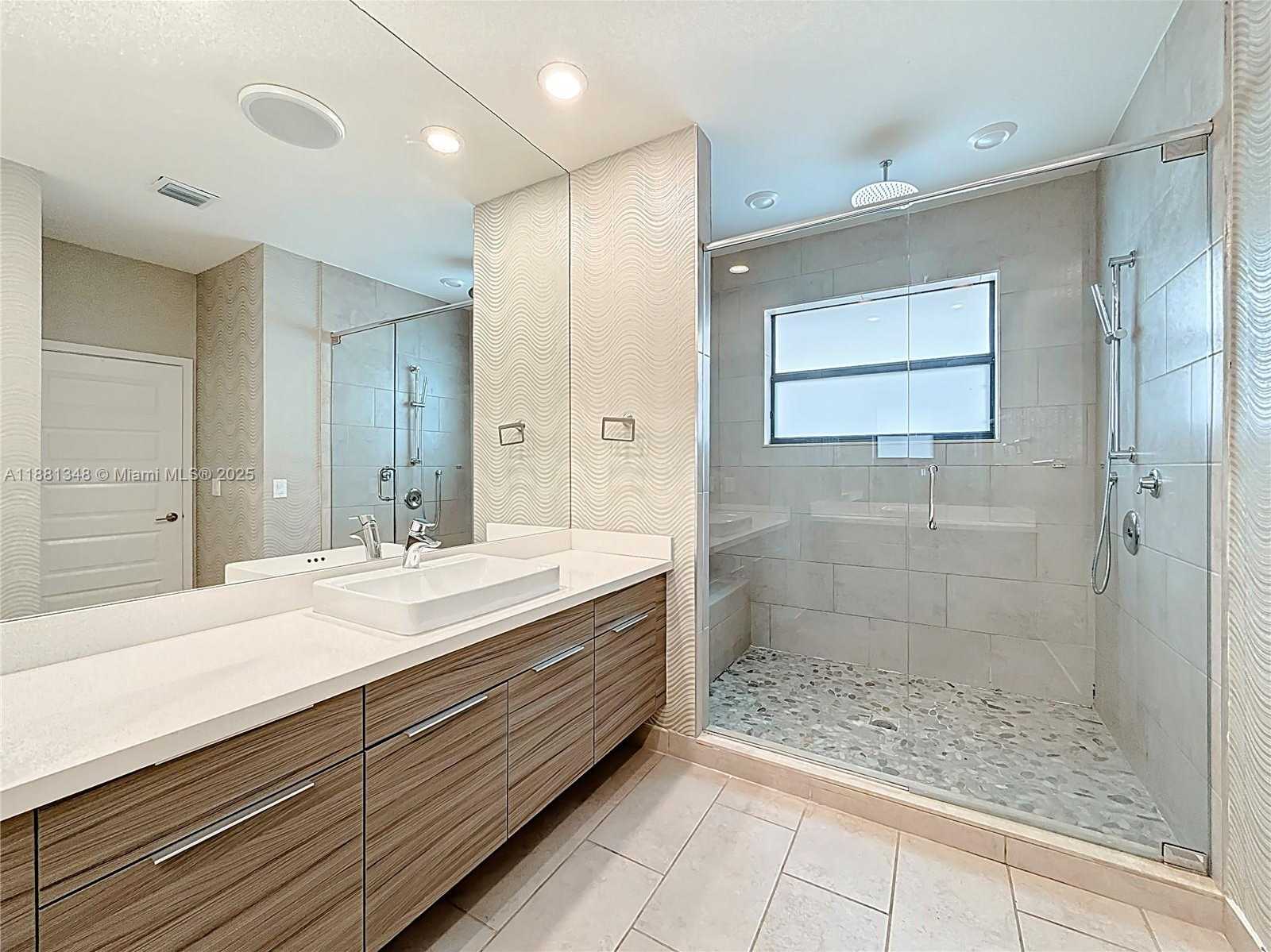 Small Image of 15530 NORTH WEST 89TH CT, Miami Lakes Number 39