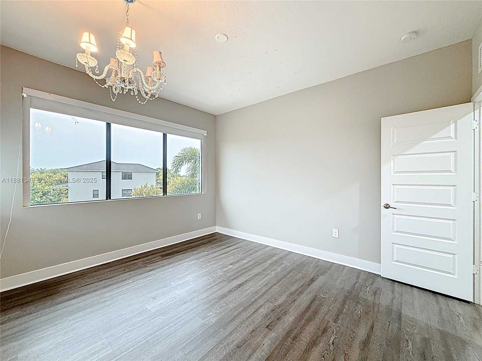 Small Image of 15530 NORTH WEST 89TH CT, Miami Lakes Number 45