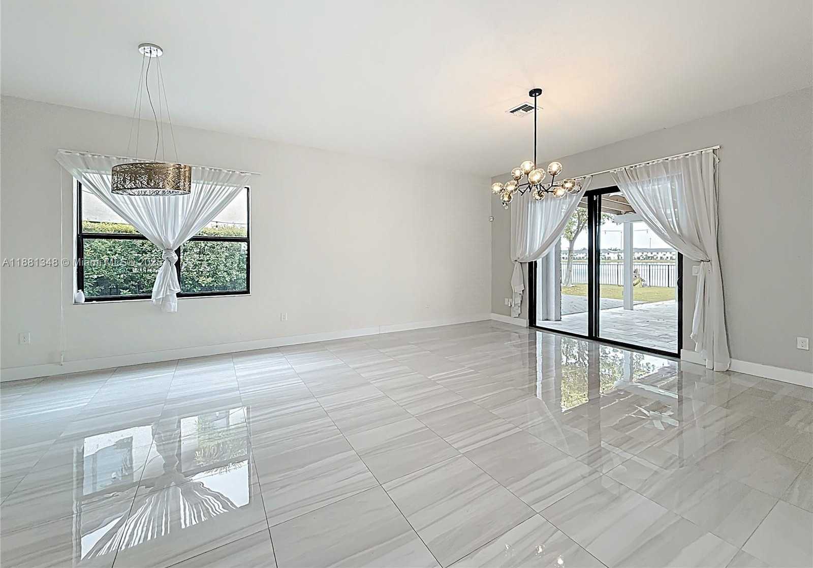Small Image of 15530 NORTH WEST 89TH CT, Miami Lakes Number 7