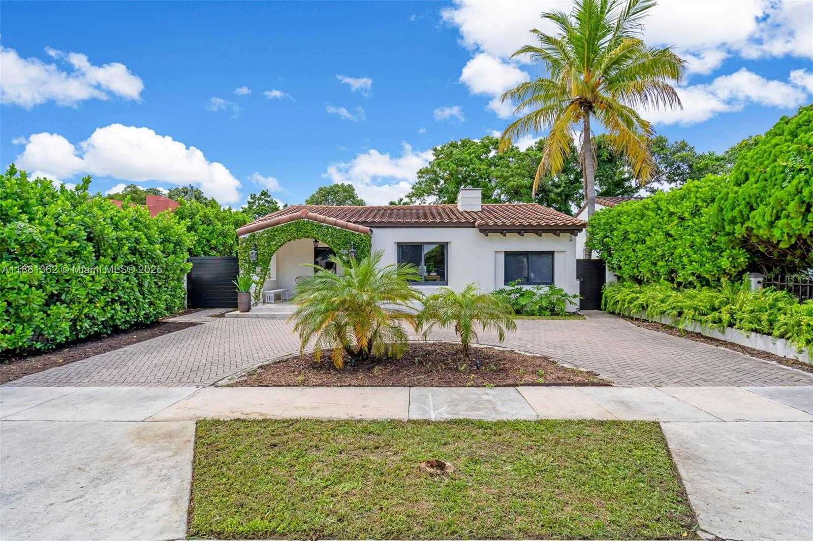 Small Image of 1642 SOUTH WEST 16TH ST, Miami Number 26