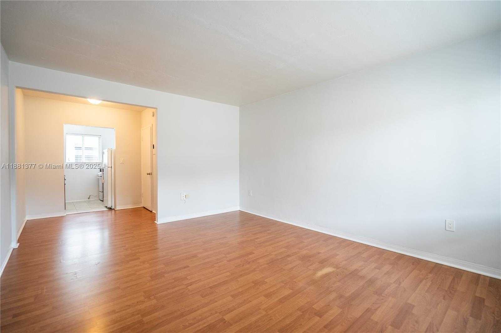 Small Image of 7315 HARDING AVE #15, Miami Beach Number 3
