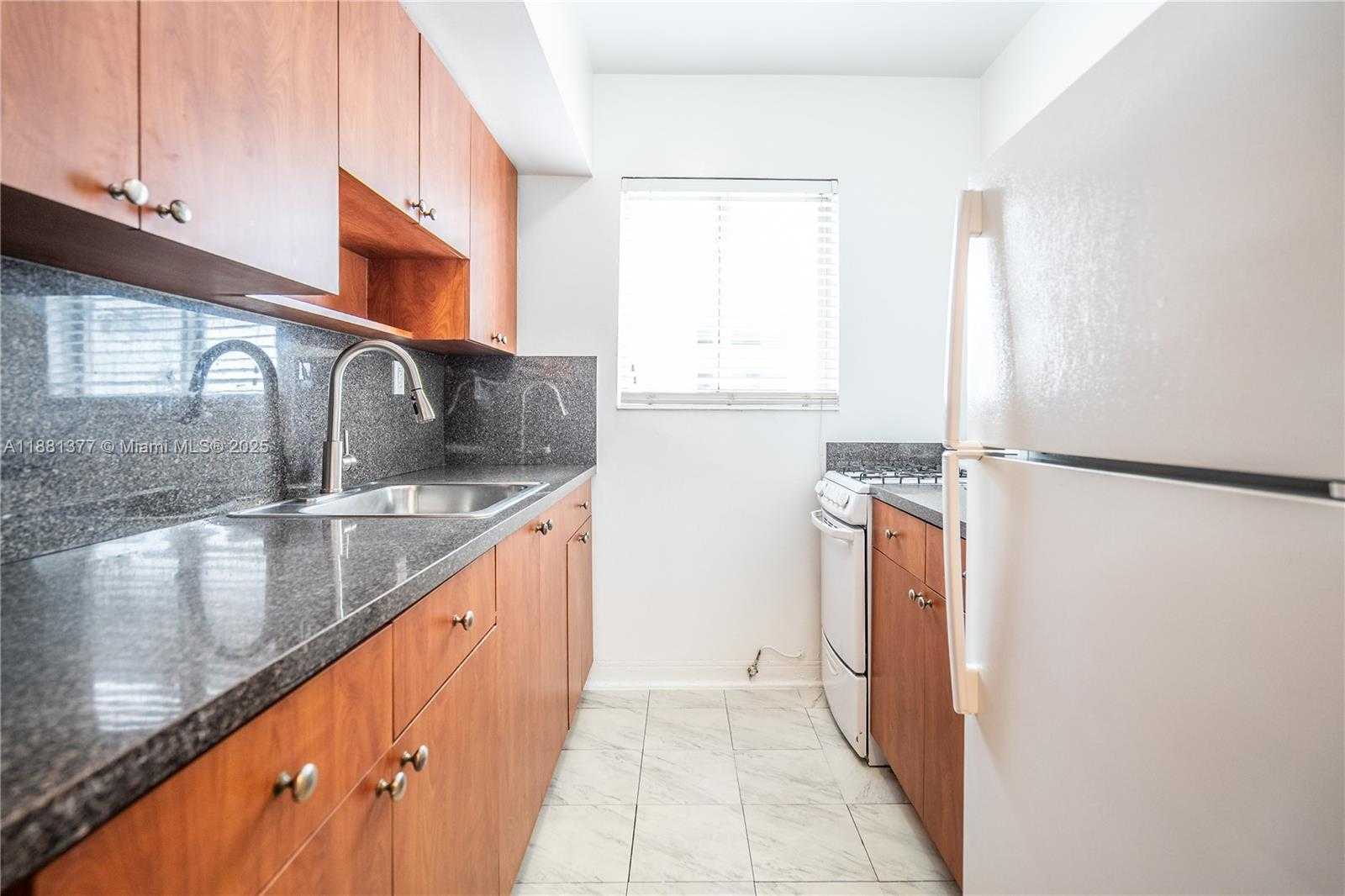 Small Image of 7315 HARDING AVE #15, Miami Beach Number 8