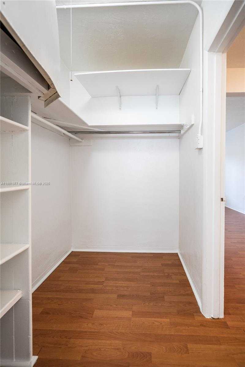 Small Image of 7315 HARDING AVE #15, Miami Beach Number 9