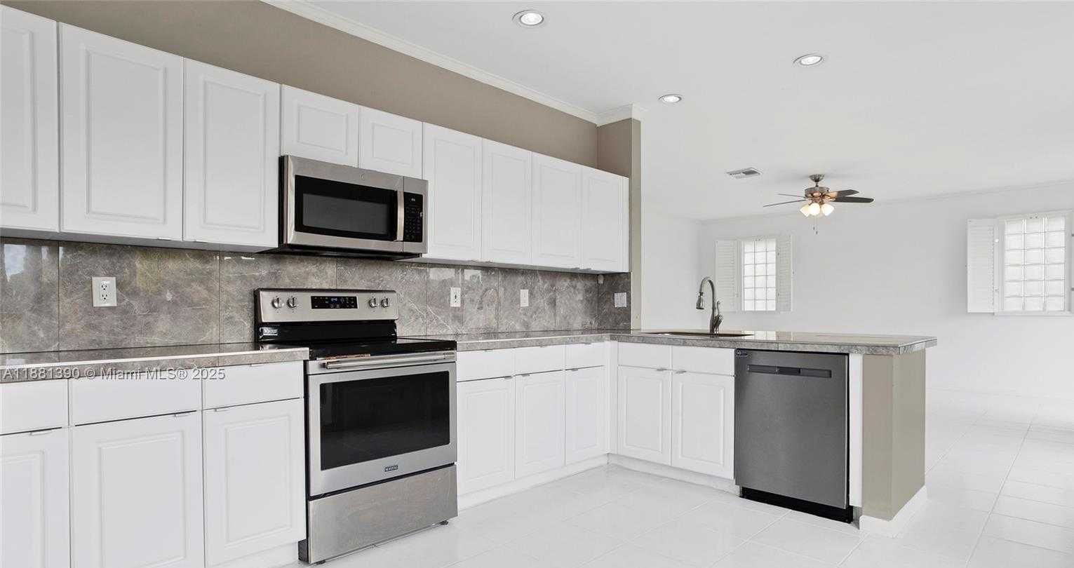 Small Image of 10096 COUNTRY BROOK RD, Boca Raton Number 12