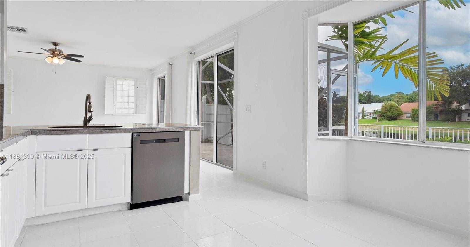 Small Image of 10096 COUNTRY BROOK RD, Boca Raton Number 13