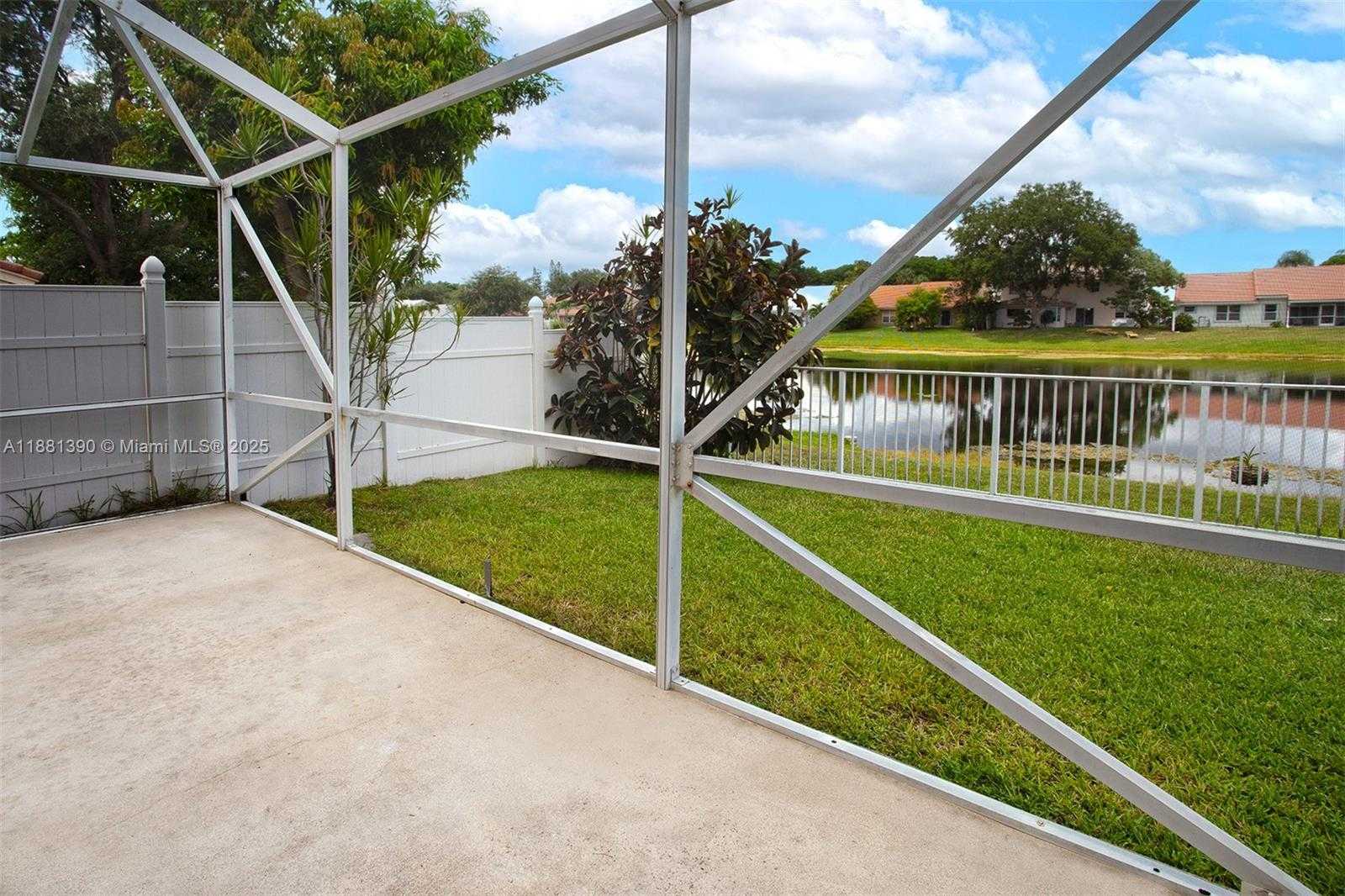 Small Image of 10096 COUNTRY BROOK RD, Boca Raton Number 15