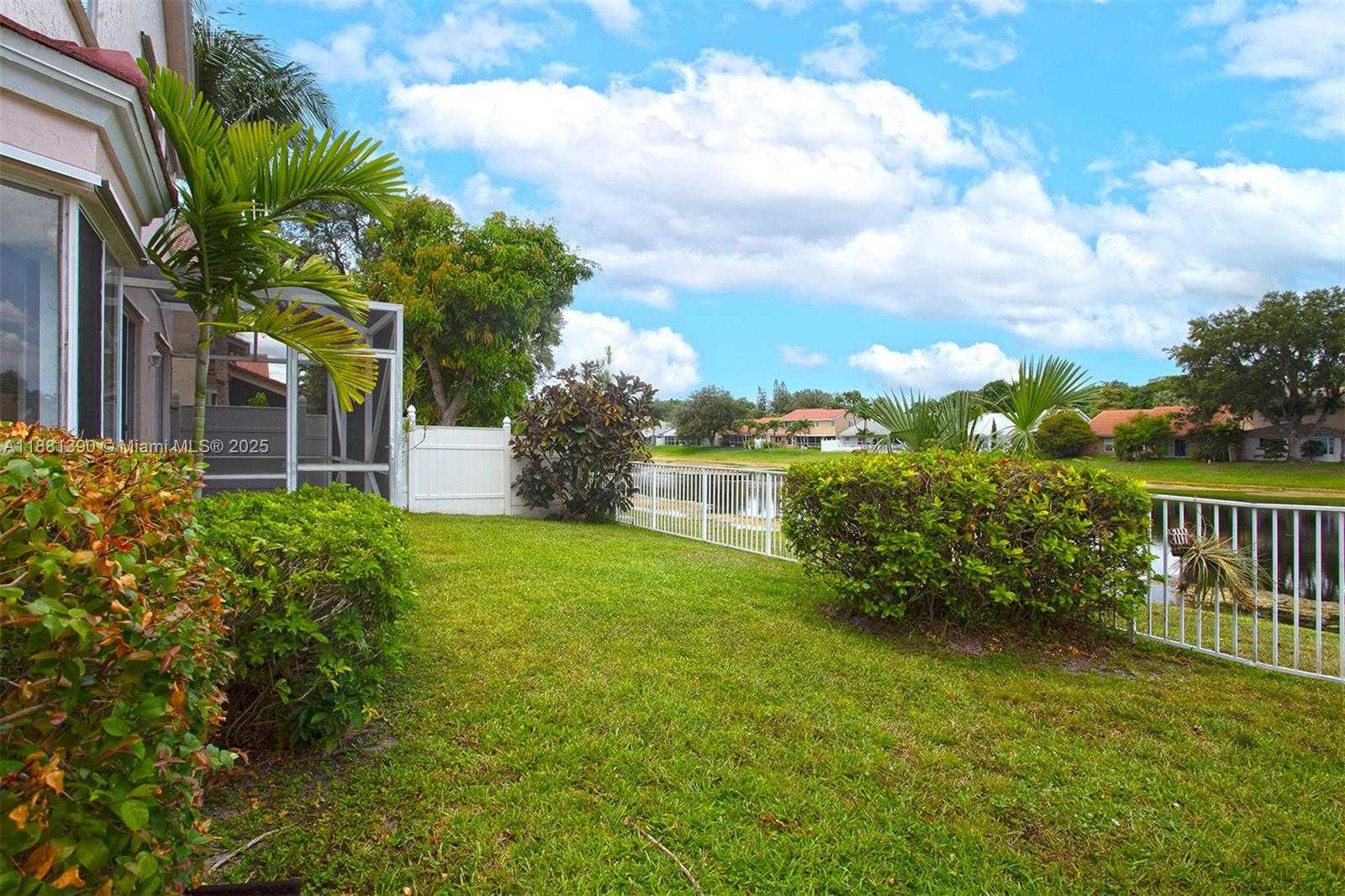Small Image of 10096 COUNTRY BROOK RD, Boca Raton Number 16