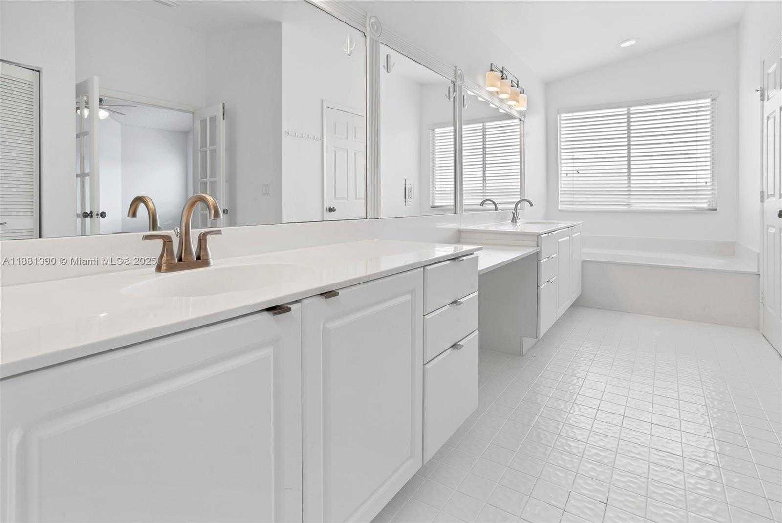 Small Image of 10096 COUNTRY BROOK RD, Boca Raton Number 22