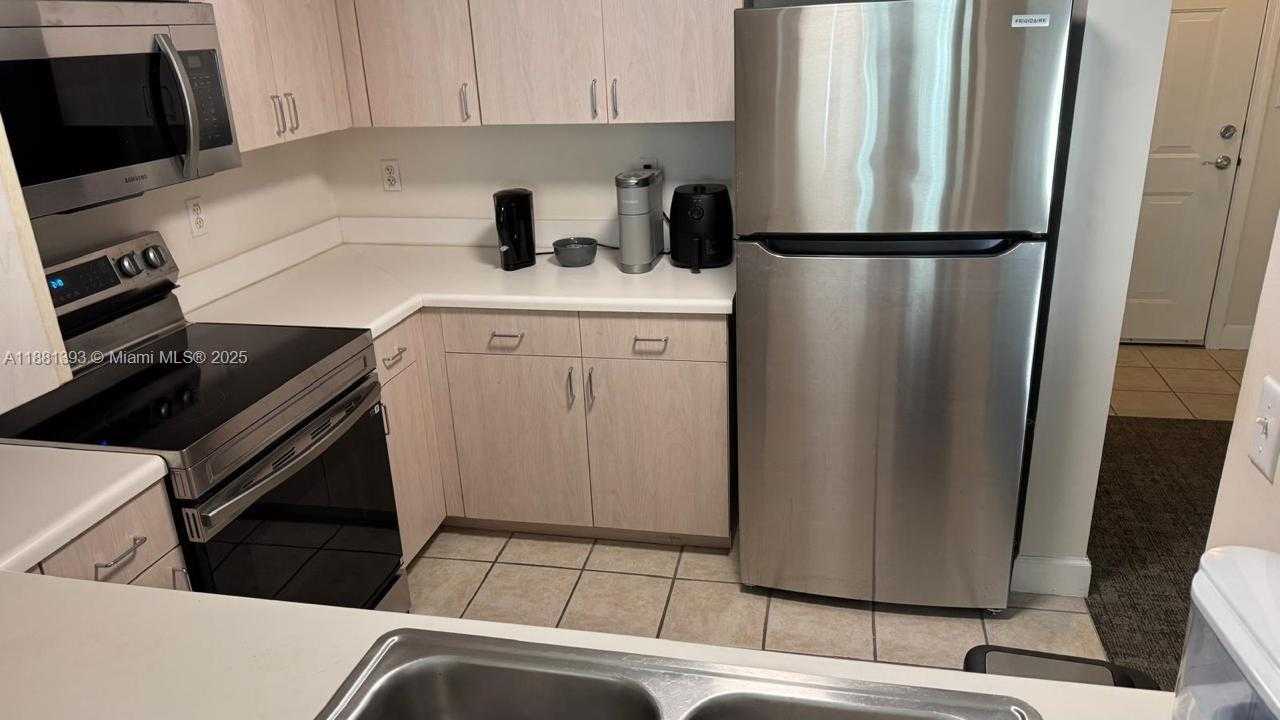 Small Image of 50 MENORES AVE #412, Coral Gables Number 10