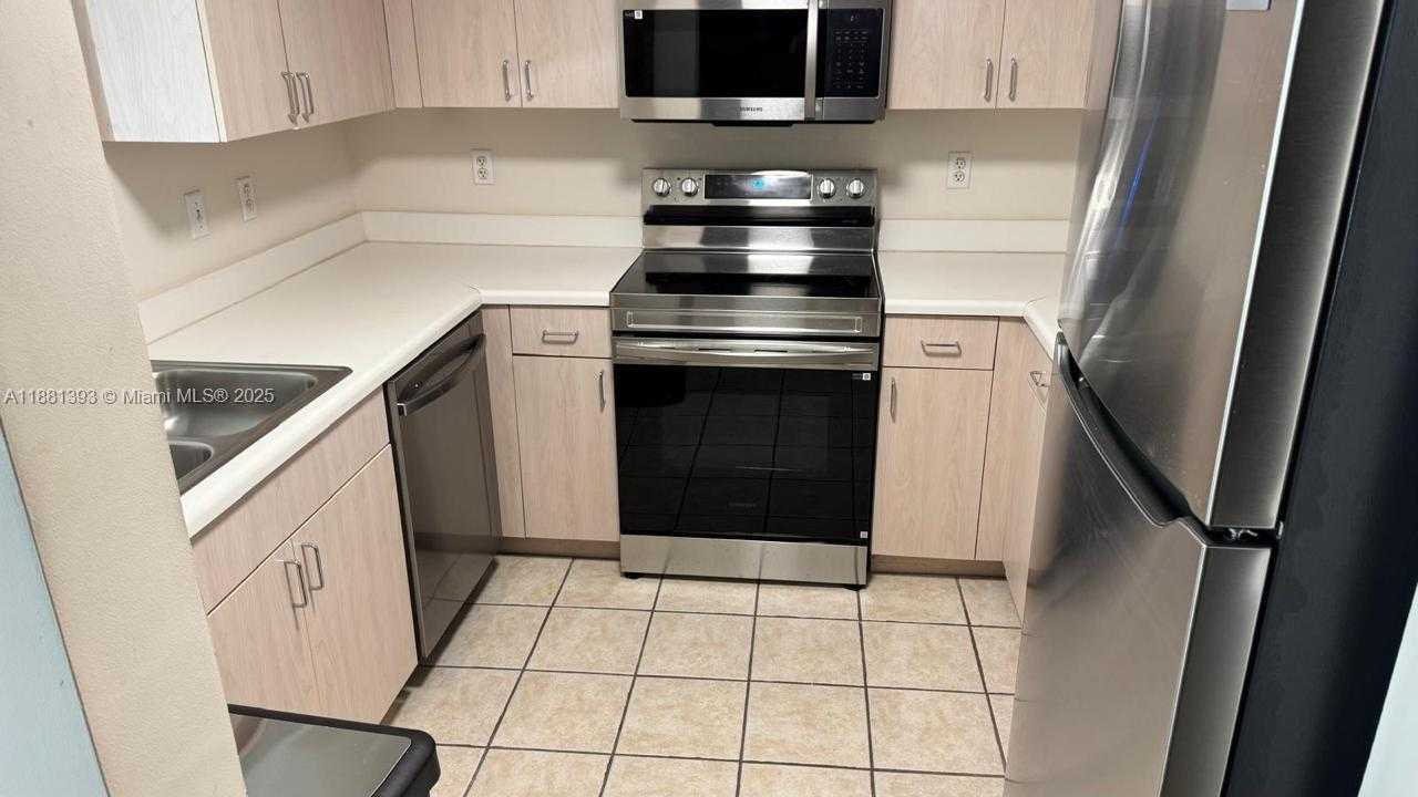 Small Image of 50 MENORES AVE #412, Coral Gables Number 11