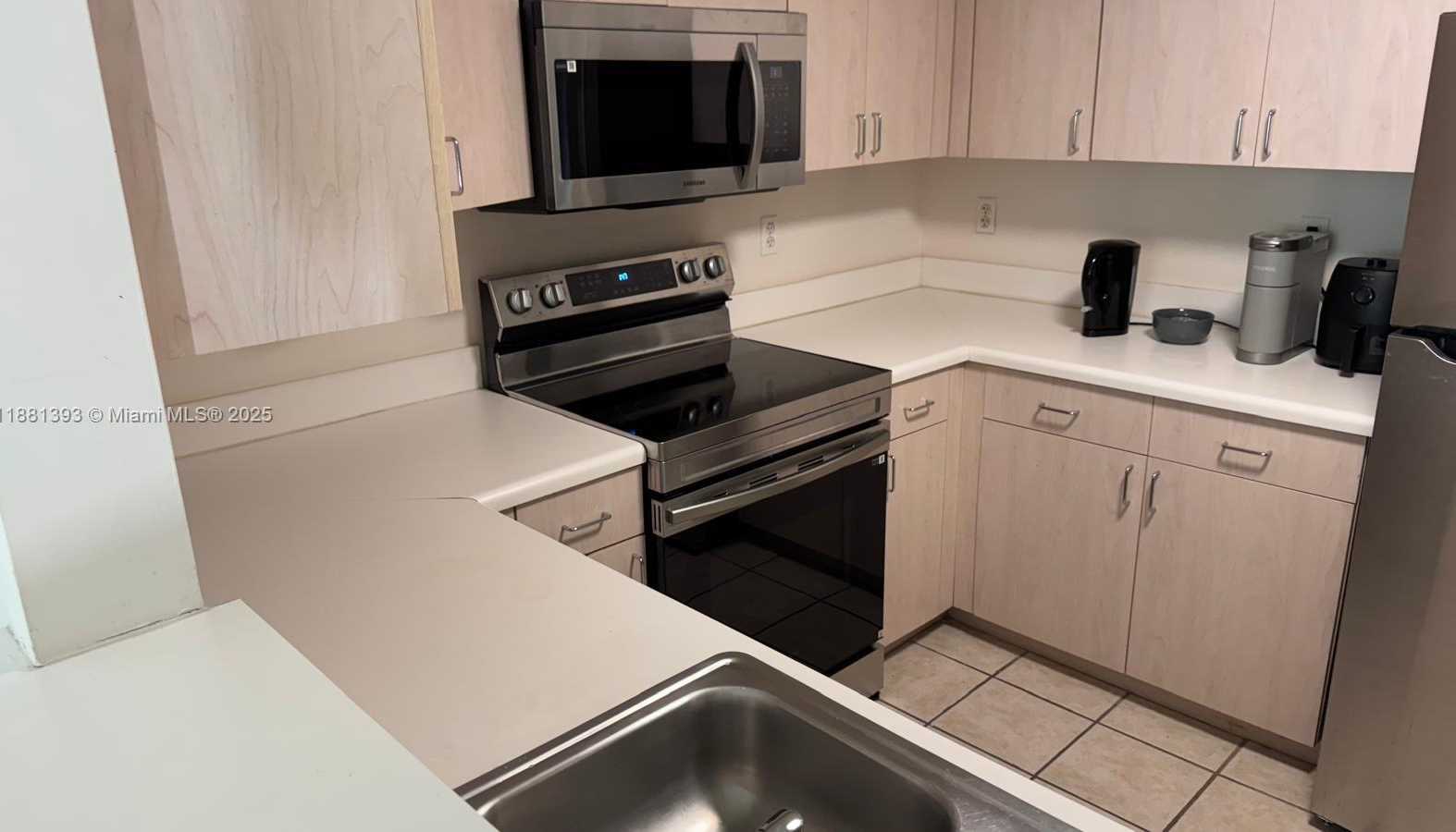 Small Image of 50 MENORES AVE #412, Coral Gables Number 12
