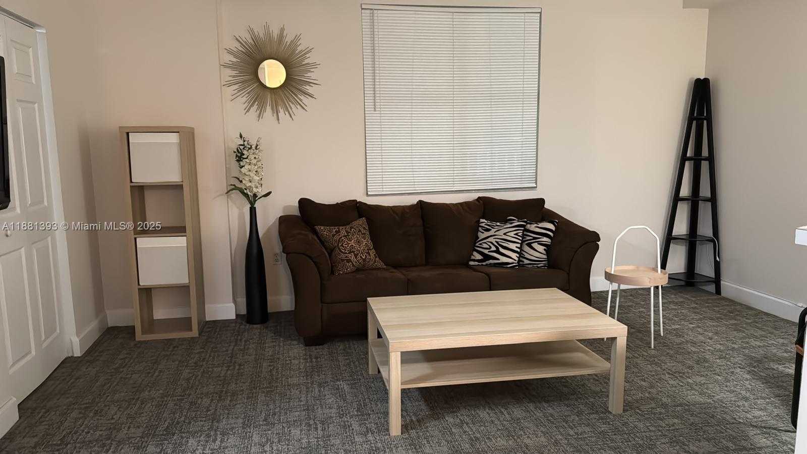 Small Image of 50 MENORES AVE #412, Coral Gables Number 7