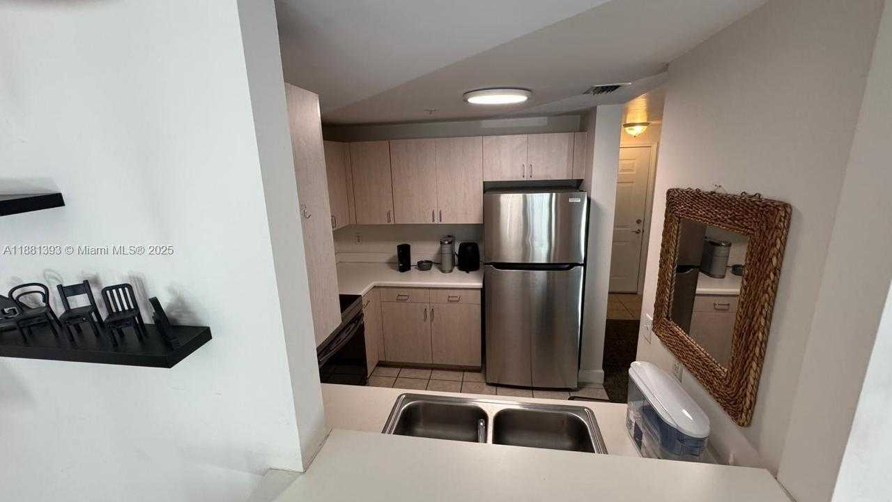 Small Image of 50 MENORES AVE #412, Coral Gables Number 8