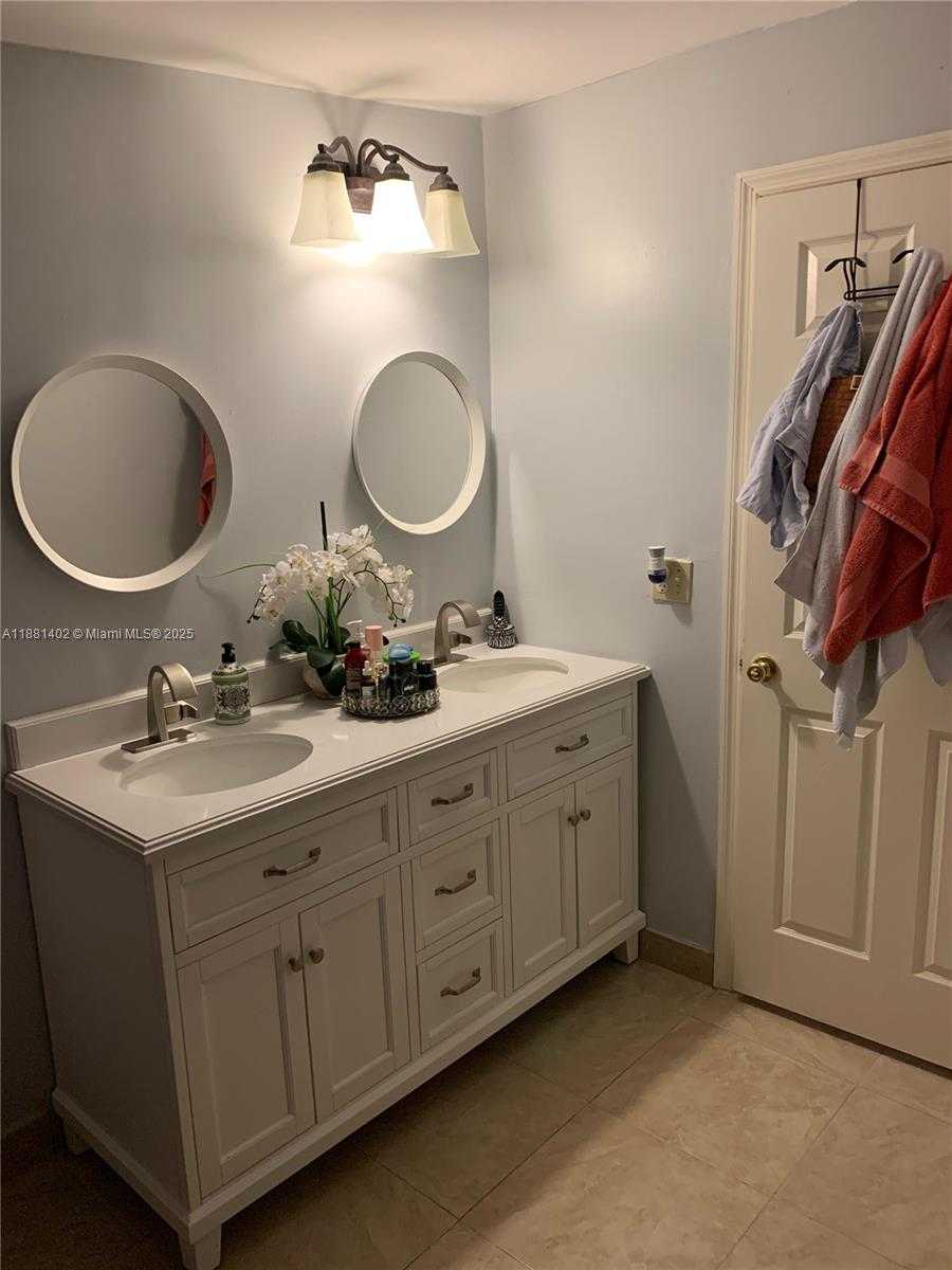 Small Image of 6180 SOUTH WEST 42ND CT, Davie Number 13
