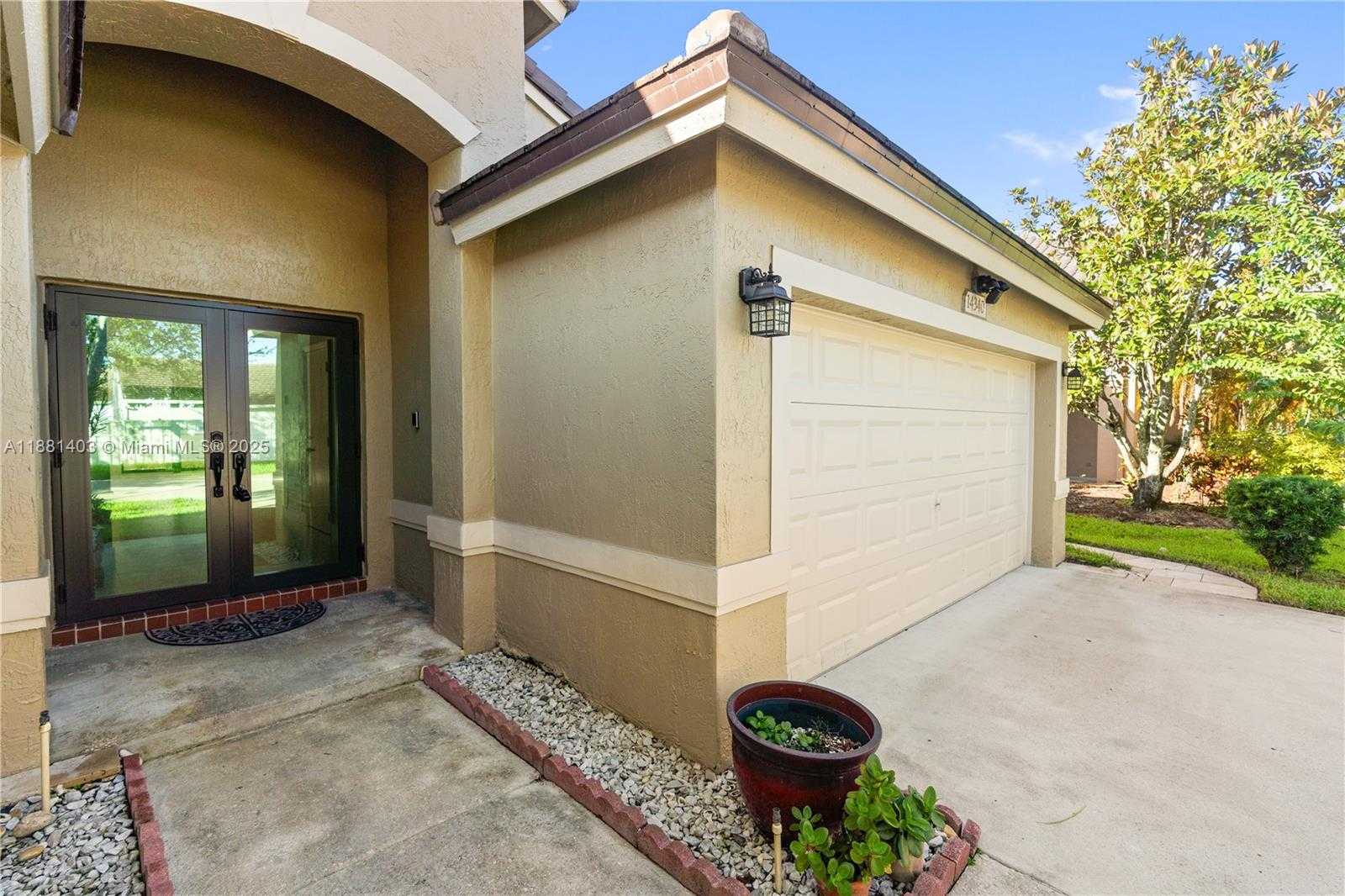 Small Image of 14340 NORTH WEST 11TH ST, Pembroke Pines Number 3