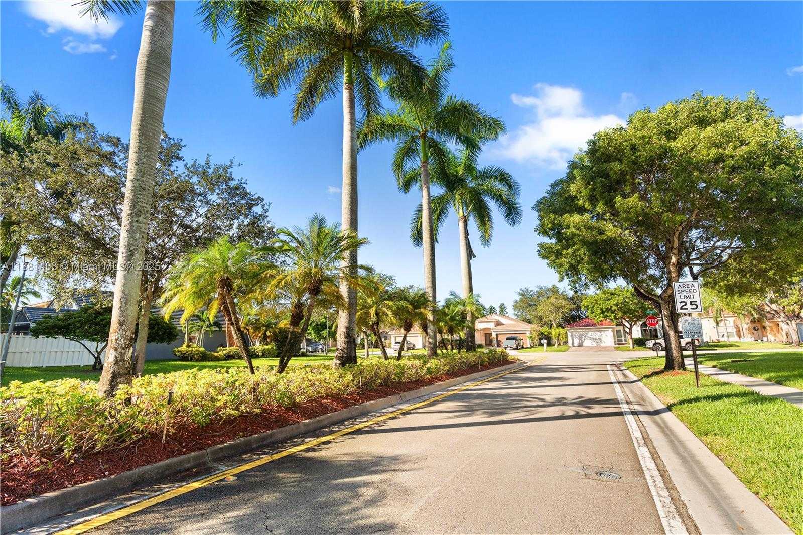 Small Image of 14340 NORTH WEST 11TH ST, Pembroke Pines Number 40