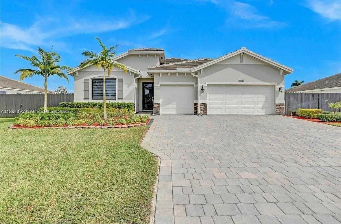 Small Image of 19815 SOUTH WEST 131ST CT, Miami Number 2