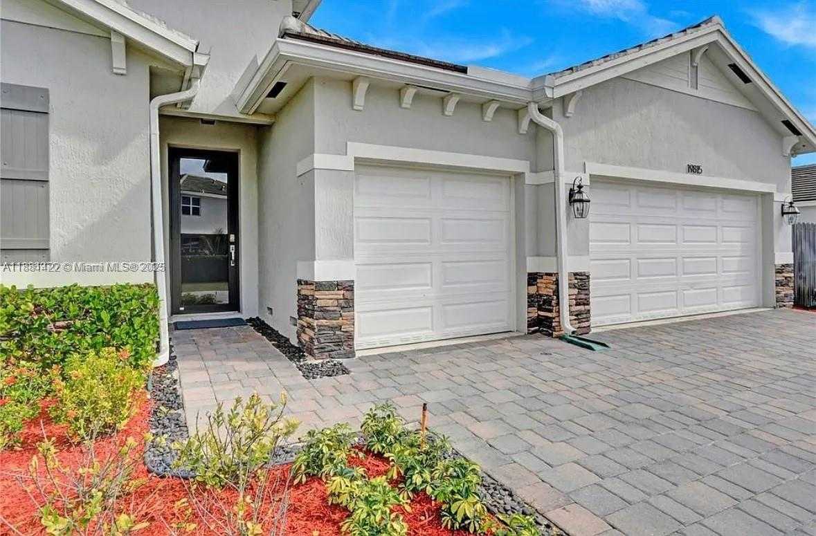 Small Image of 19815 SOUTH WEST 131ST CT, Miami Number 3