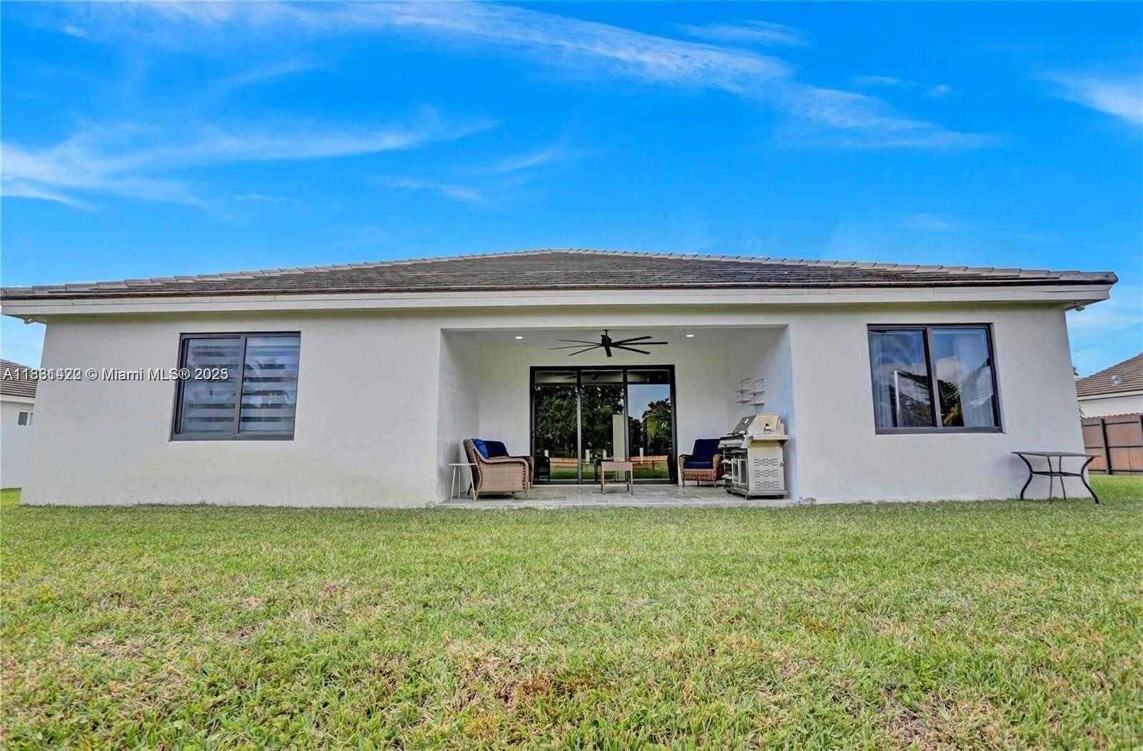 Small Image of 19815 SOUTH WEST 131ST CT, Miami Number 30