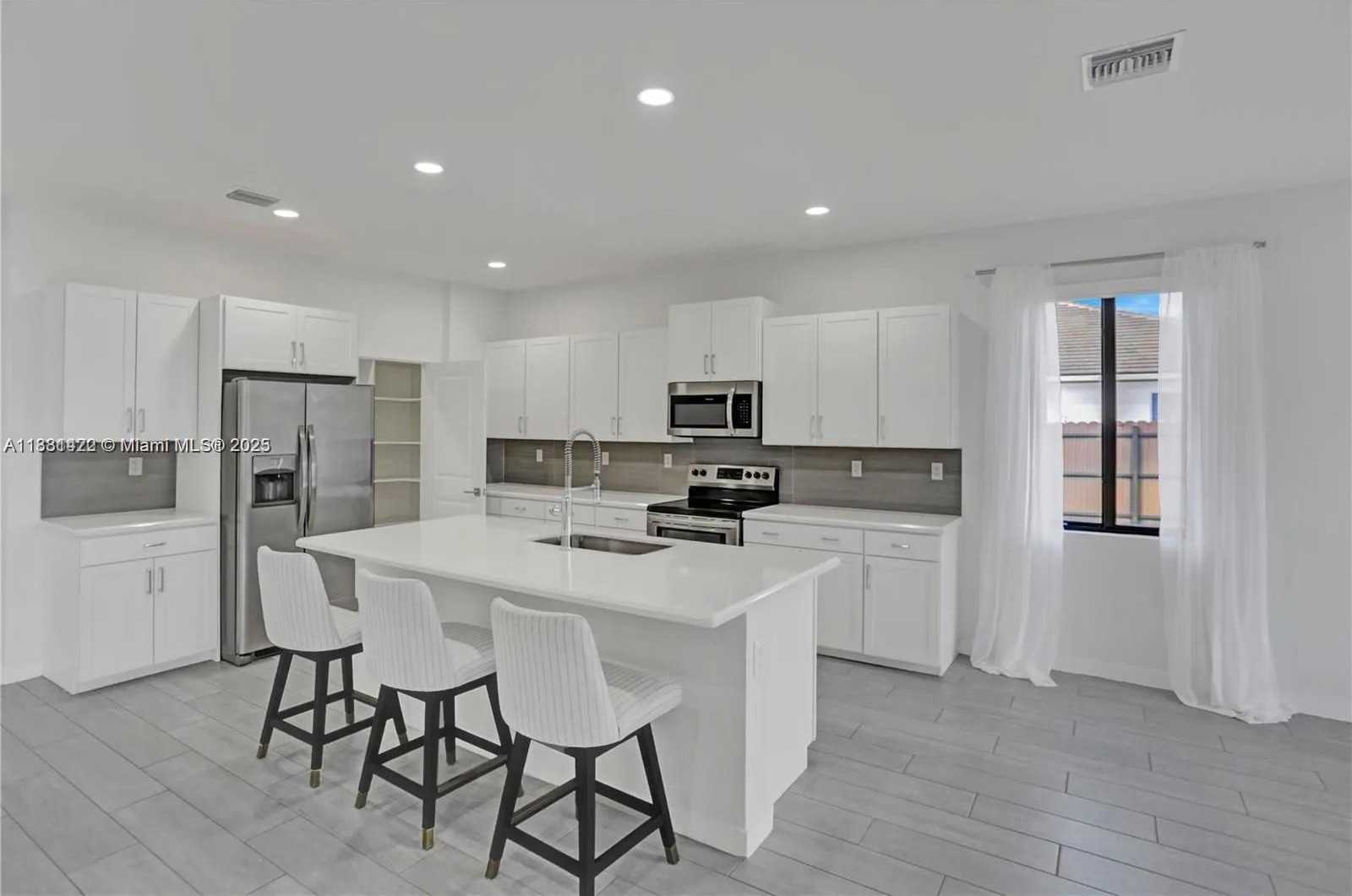 Small Image of 19815 SOUTH WEST 131ST CT, Miami Number 7