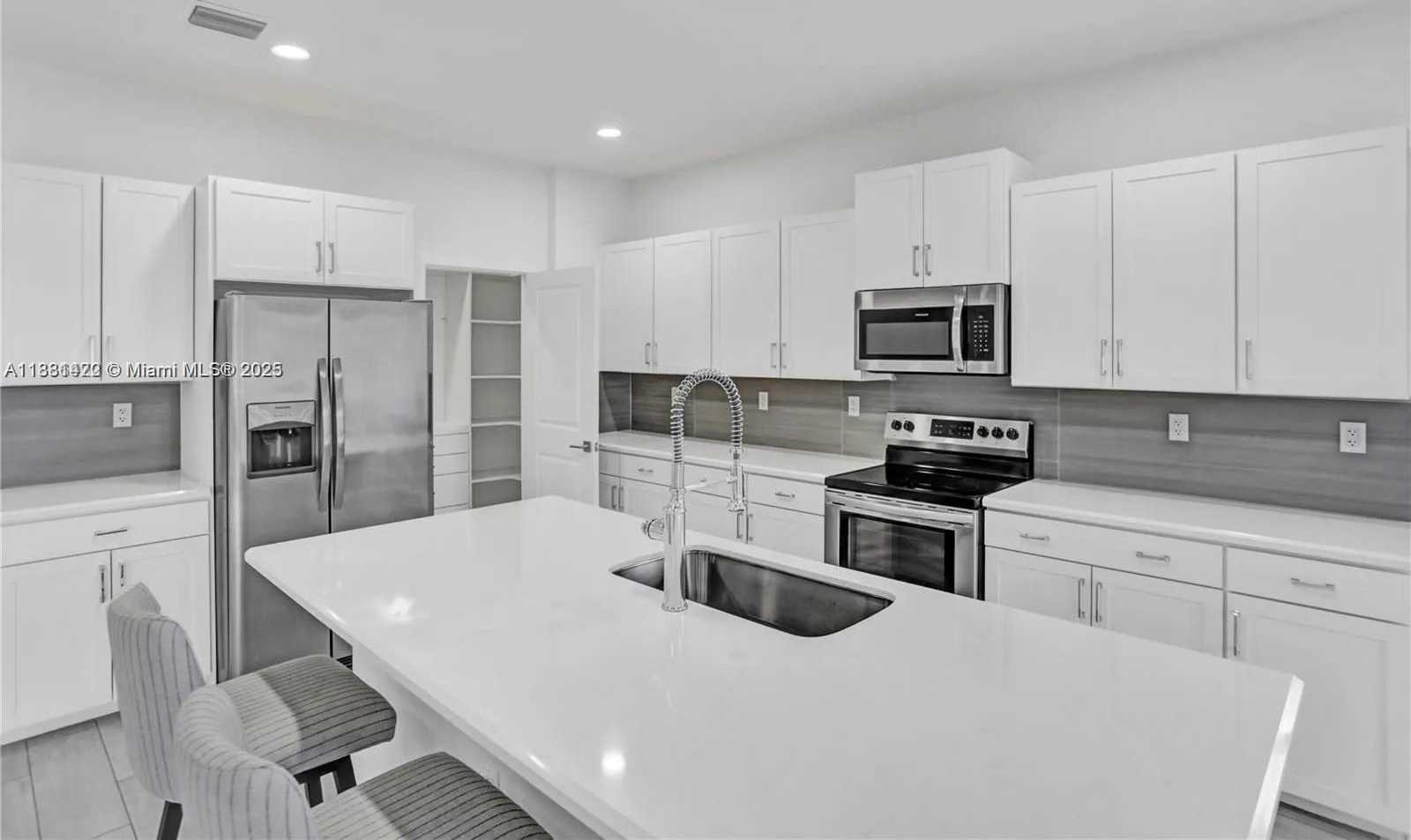 Small Image of 19815 SOUTH WEST 131ST CT, Miami Number 8