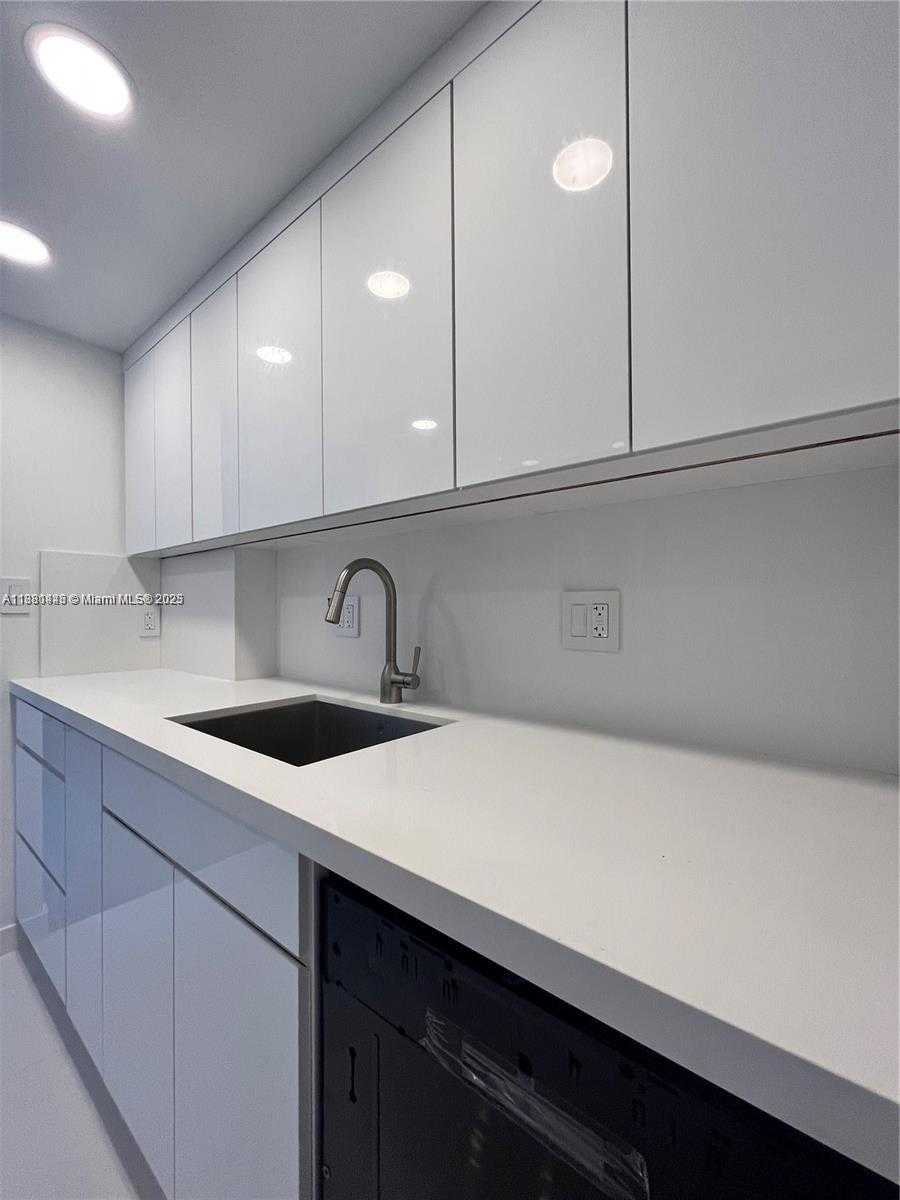Small Image of 800 WEST AVE #832, Miami Beach Number 5