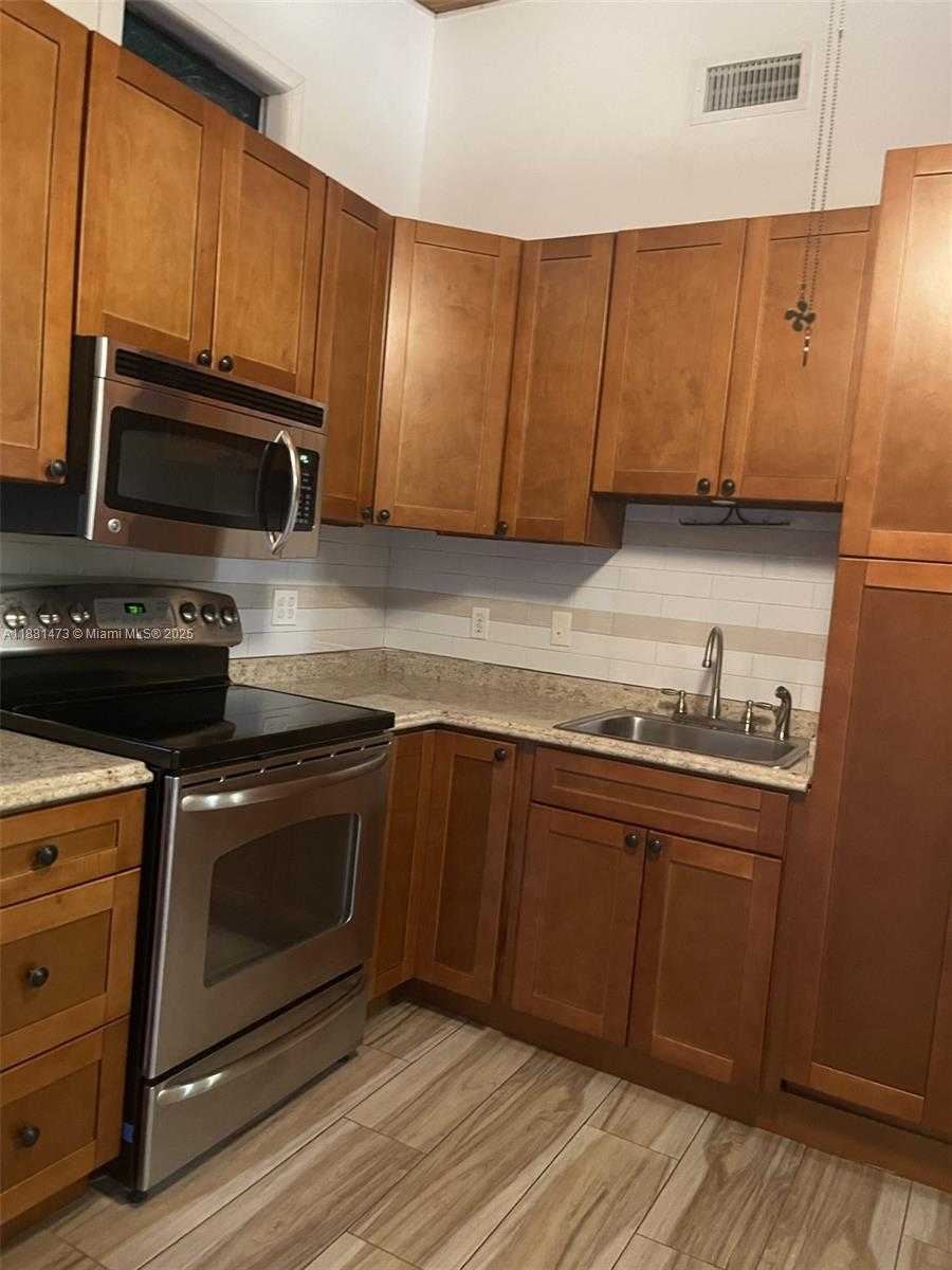 Small Image of 141 GUMBO LIMBO DR, Key Largo Number 13