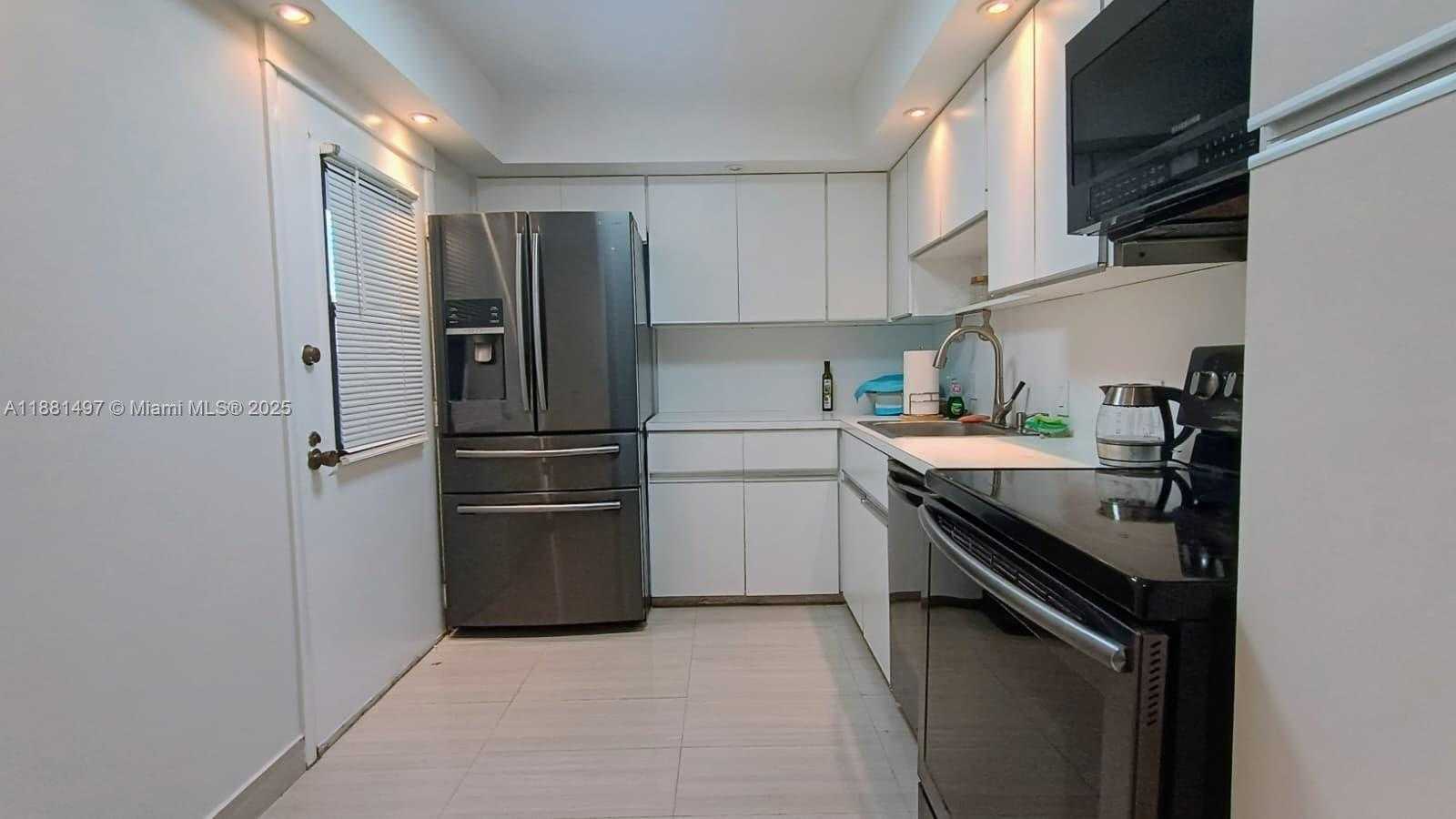 Small Image of 3475 NORTH COUNTRY CLUB DR #408, Aventura Number 4