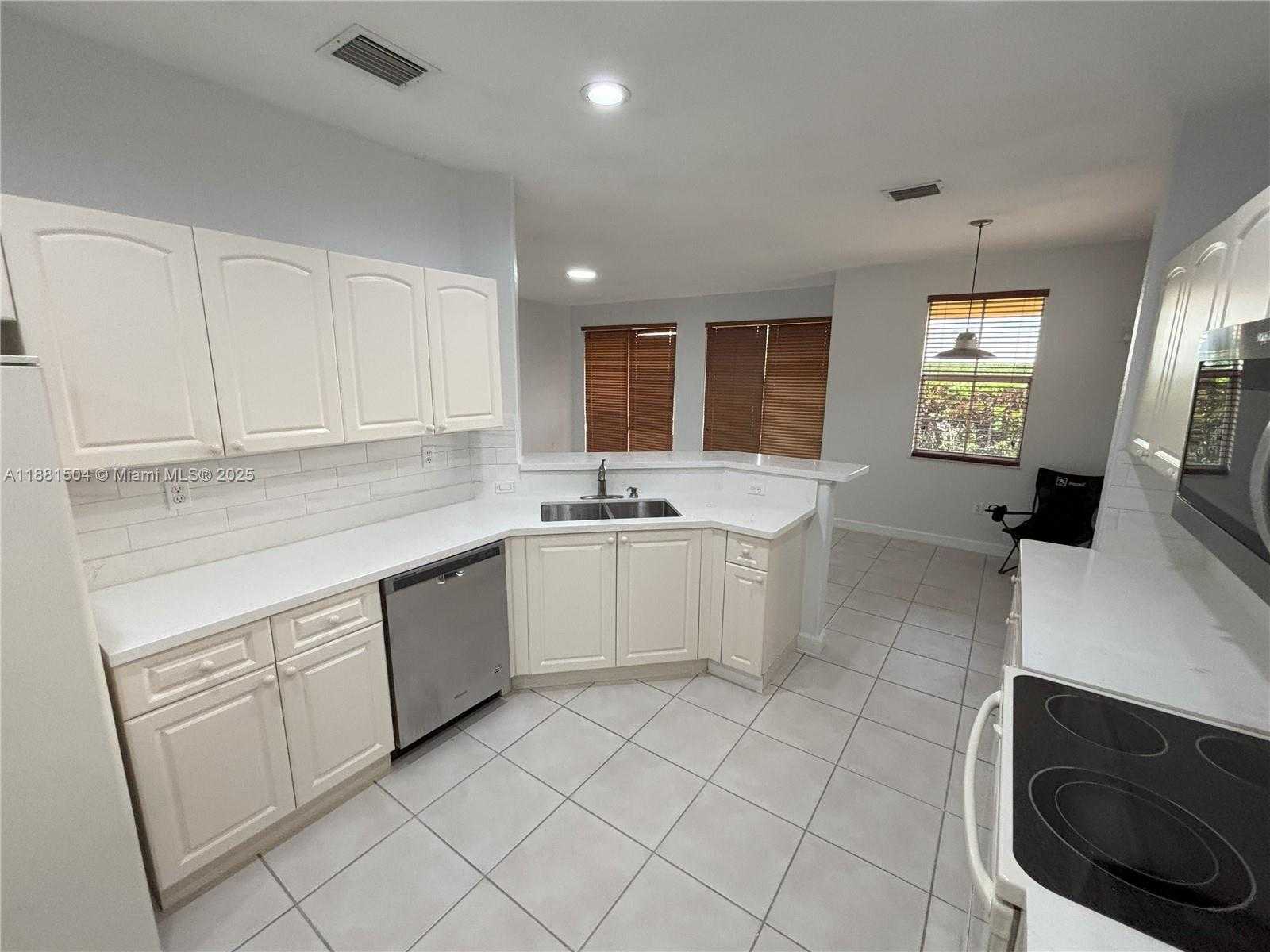 Small Image of 2122 SOUTH WEST 151ST PL, Miami Number 11