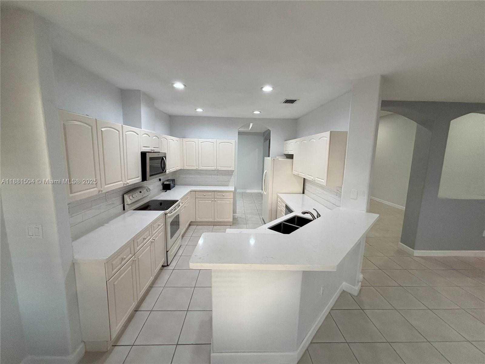 Small Image of 2122 SOUTH WEST 151ST PL, Miami Number 12
