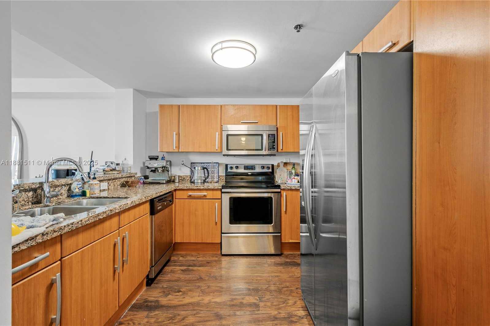 Small Image of 6362 COLLINS AVE #404, Miami Beach Number 15