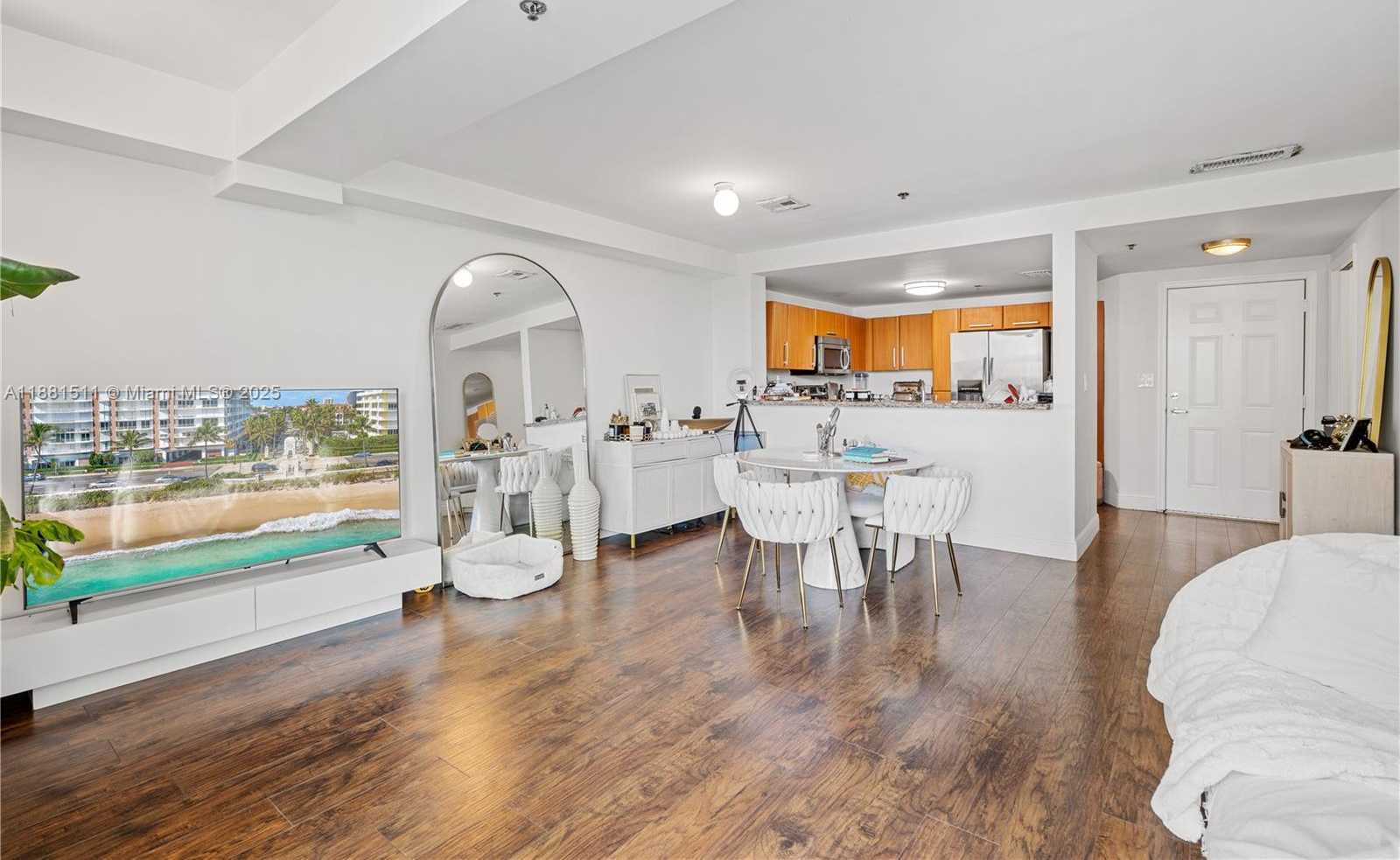 Small Image of 6362 COLLINS AVE #404, Miami Beach Number 16