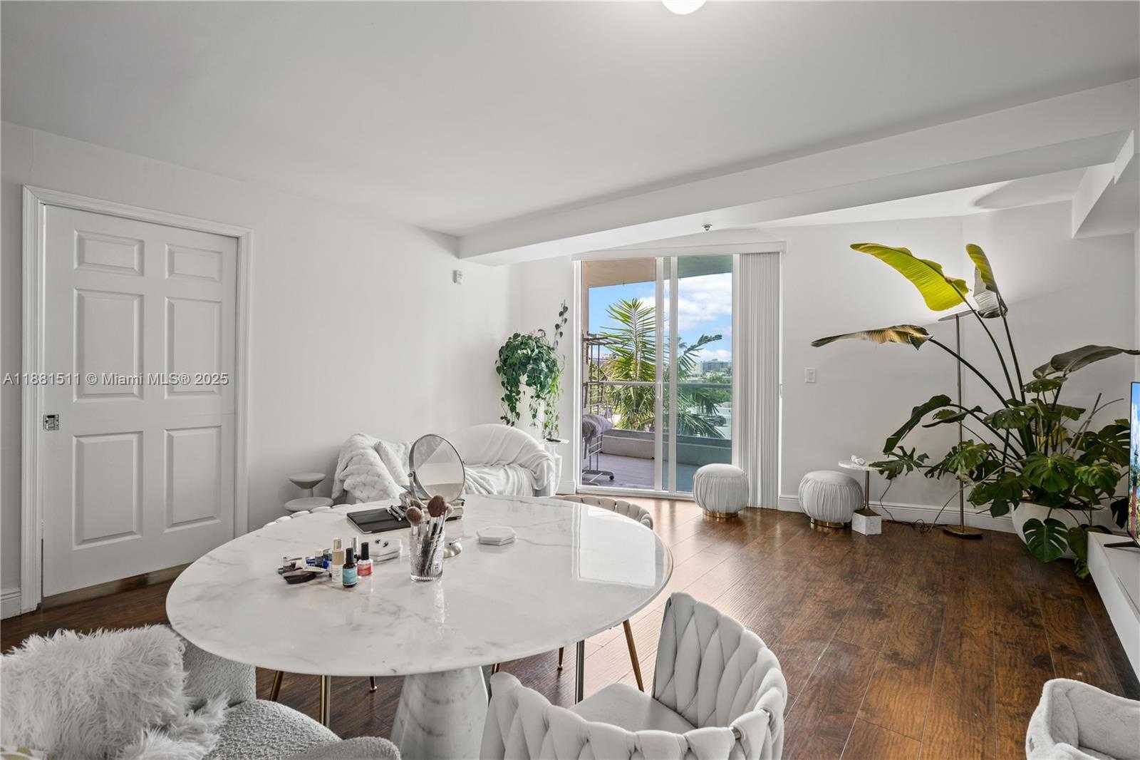 Small Image of 6362 COLLINS AVE #404, Miami Beach Number 17