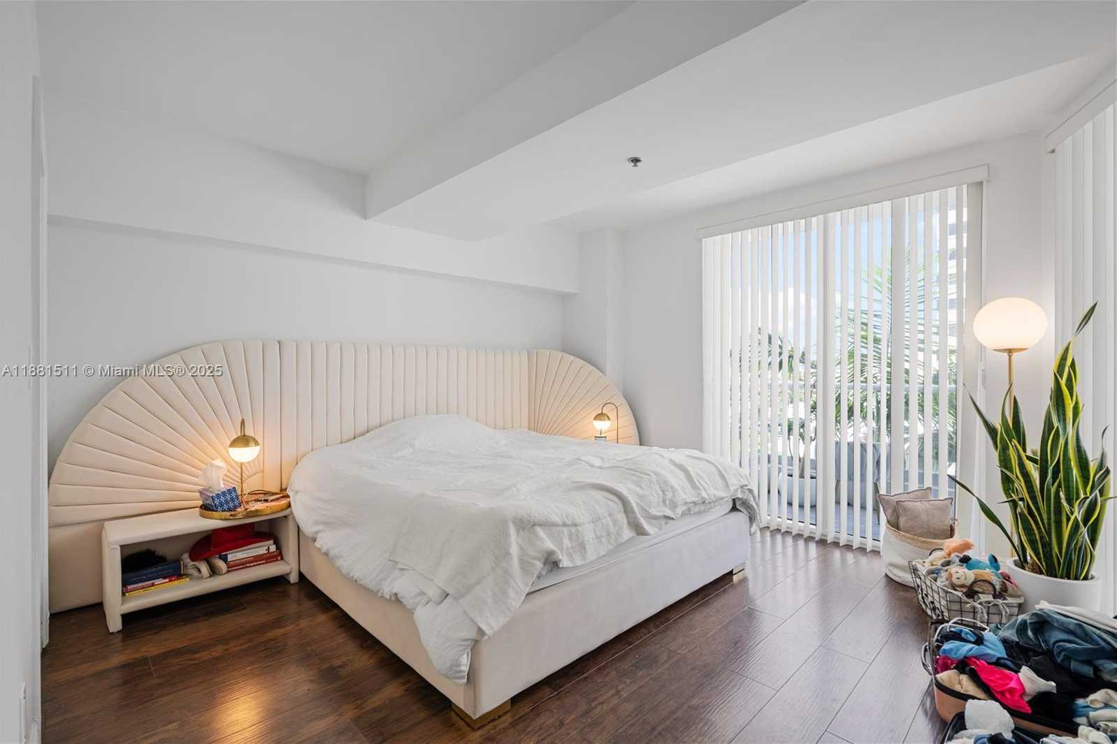 Small Image of 6362 COLLINS AVE #404, Miami Beach Number 2