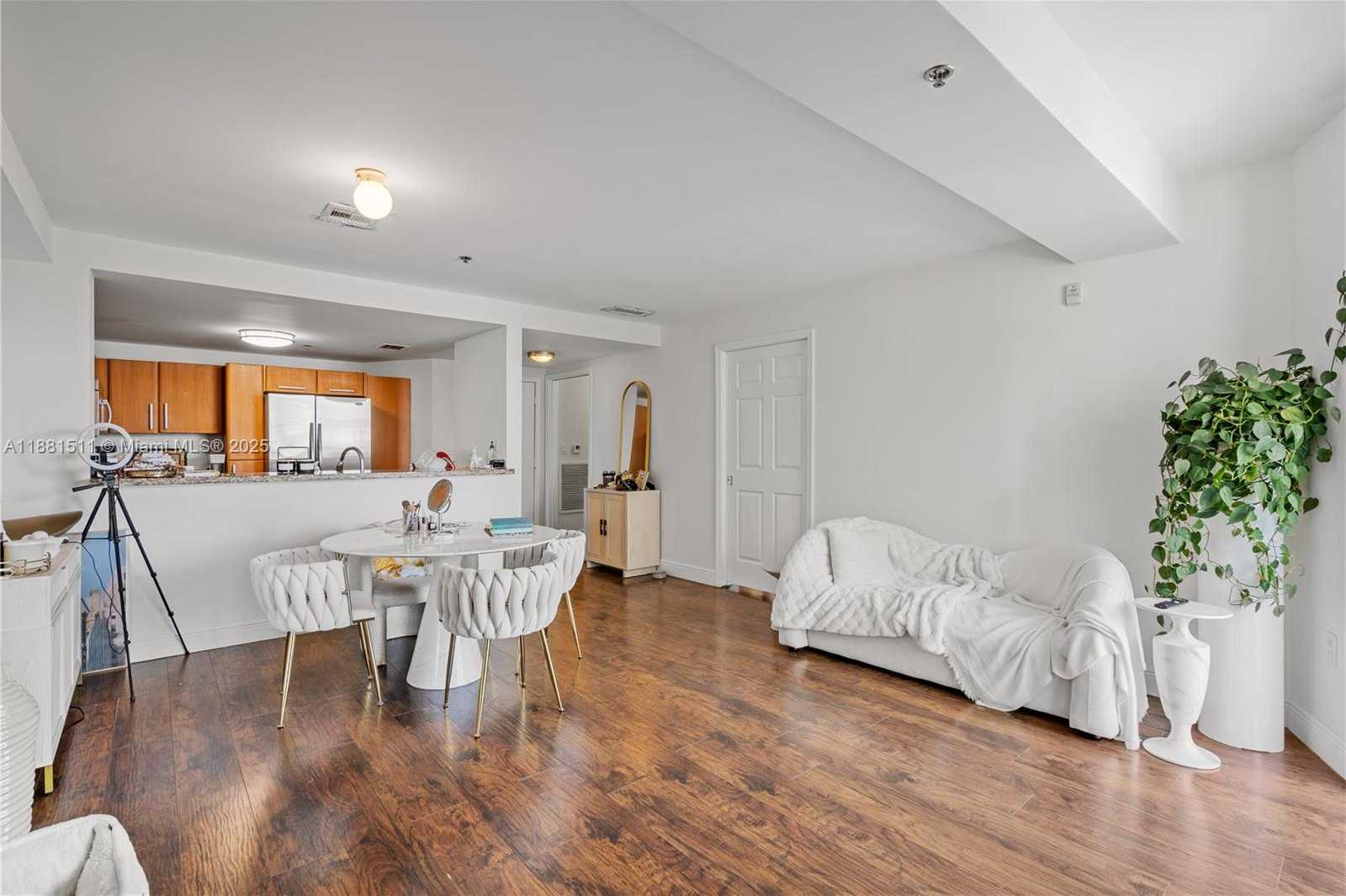 Small Image of 6362 COLLINS AVE #404, Miami Beach Number 25
