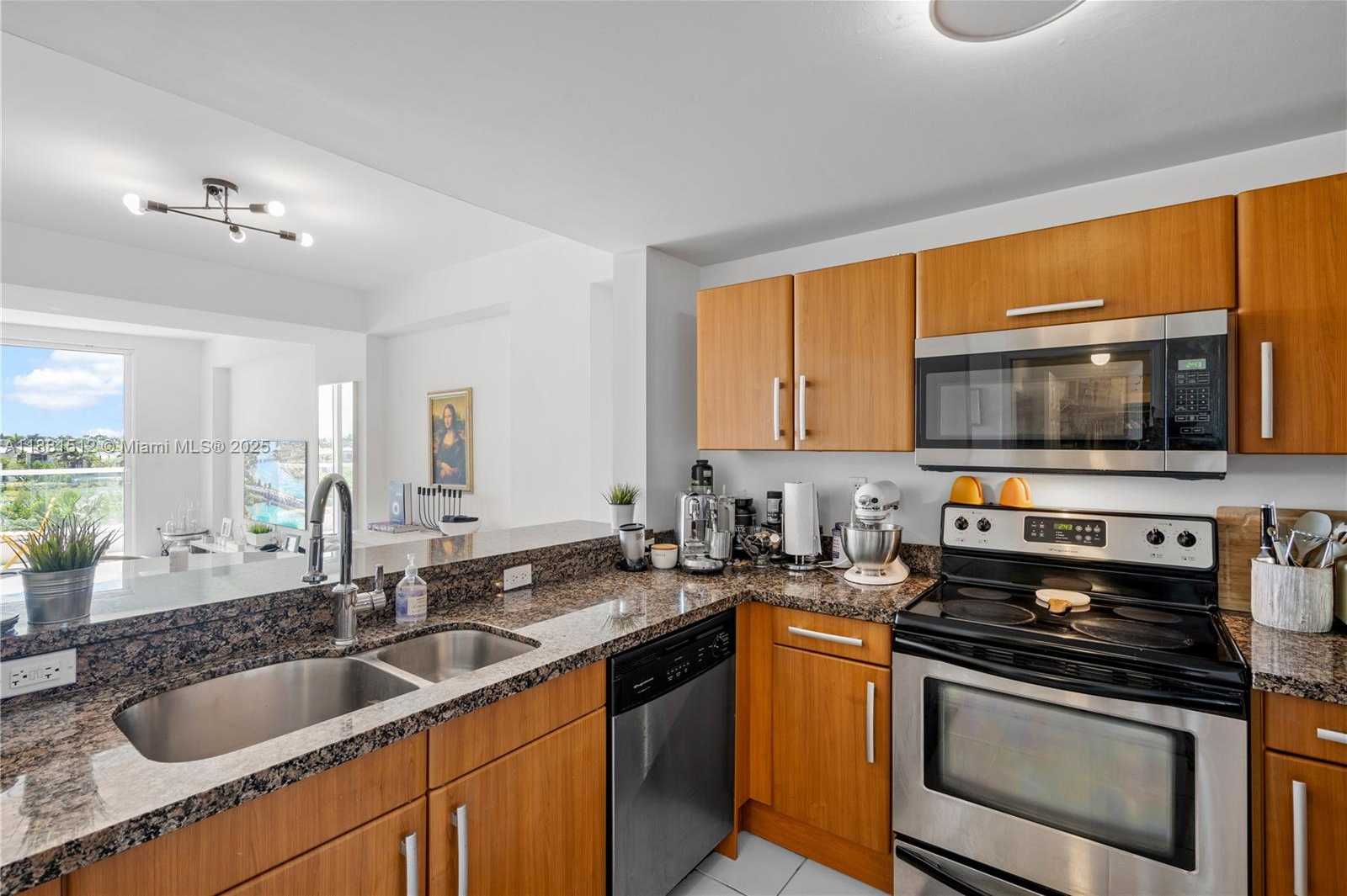 Small Image of 6362 COLLINS AVE #412, Miami Beach Number 10