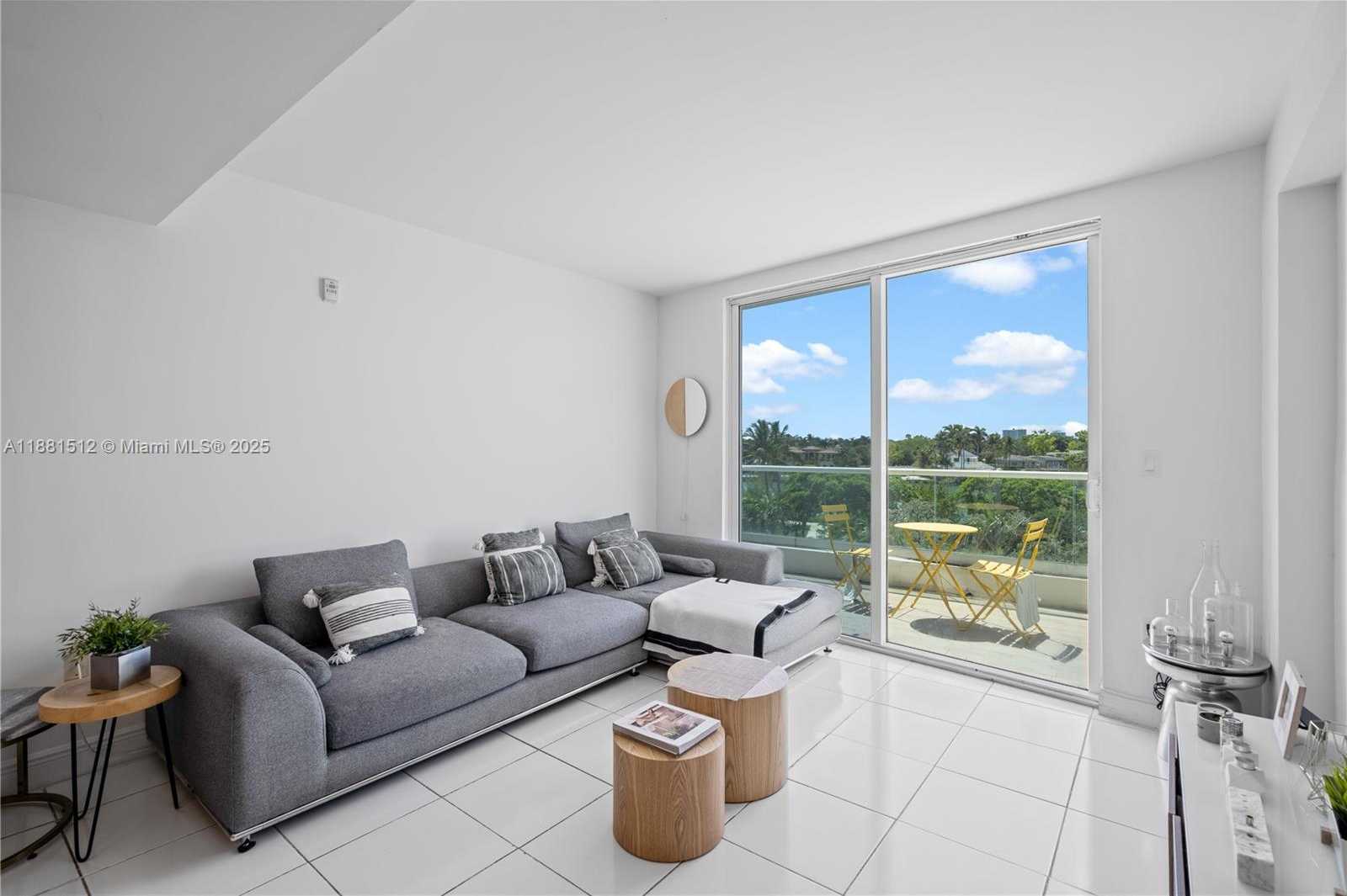 Small Image of 6362 COLLINS AVE #412, Miami Beach Number 2