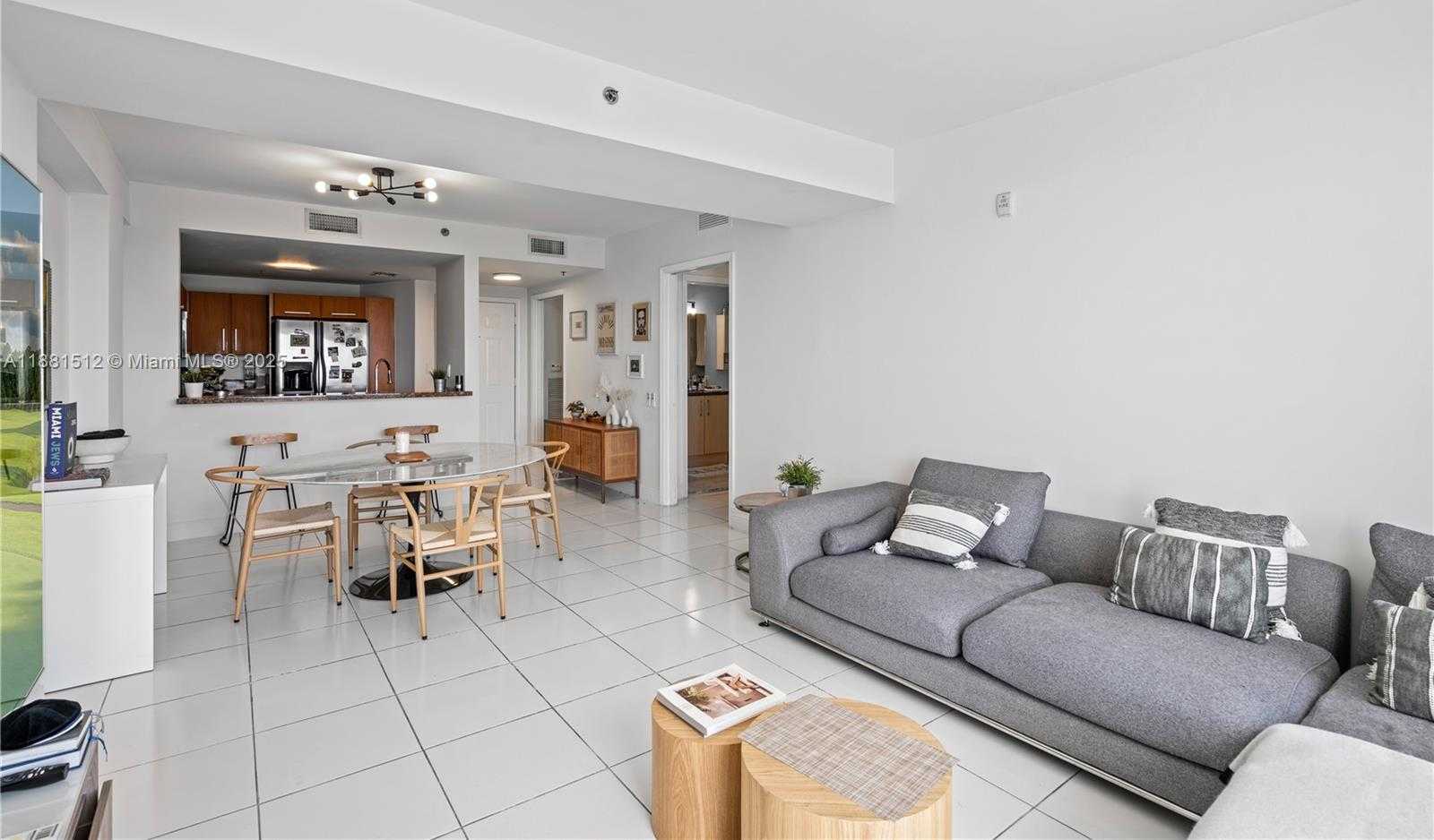 Small Image of 6362 COLLINS AVE #412, Miami Beach Number 3