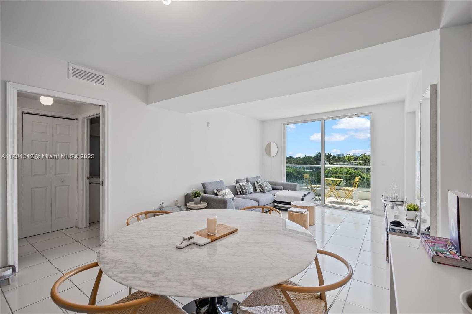 Small Image of 6362 COLLINS AVE #412, Miami Beach Number 4