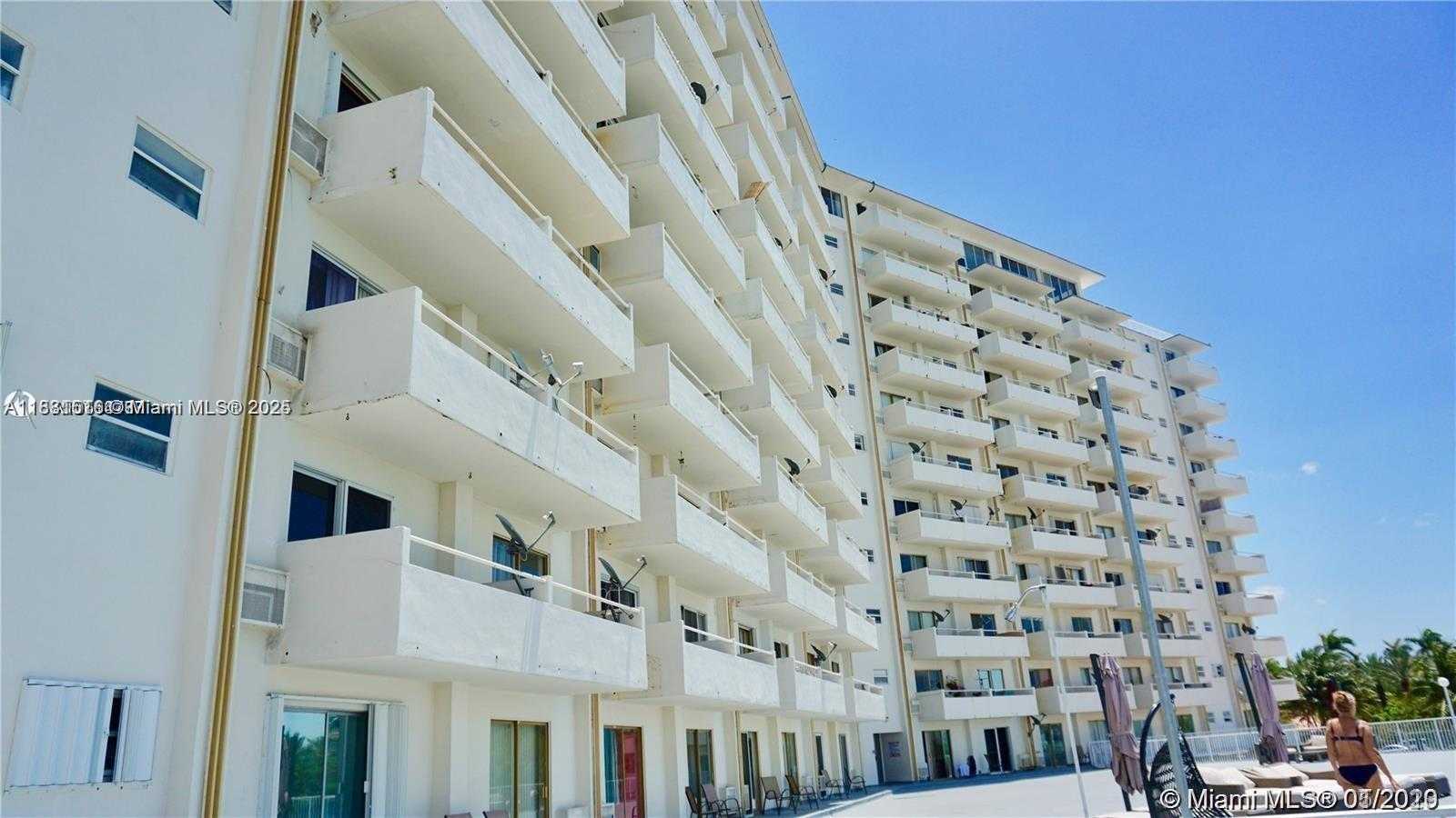 Small Image of 7904 WEST DR #110, North Bay Village Number 12