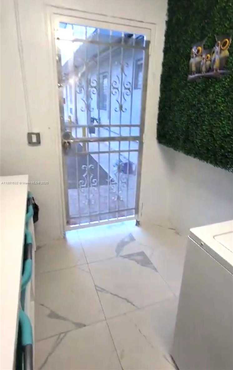 Small Image of 2101 NORMANDY DR #301, Miami Beach Number 15