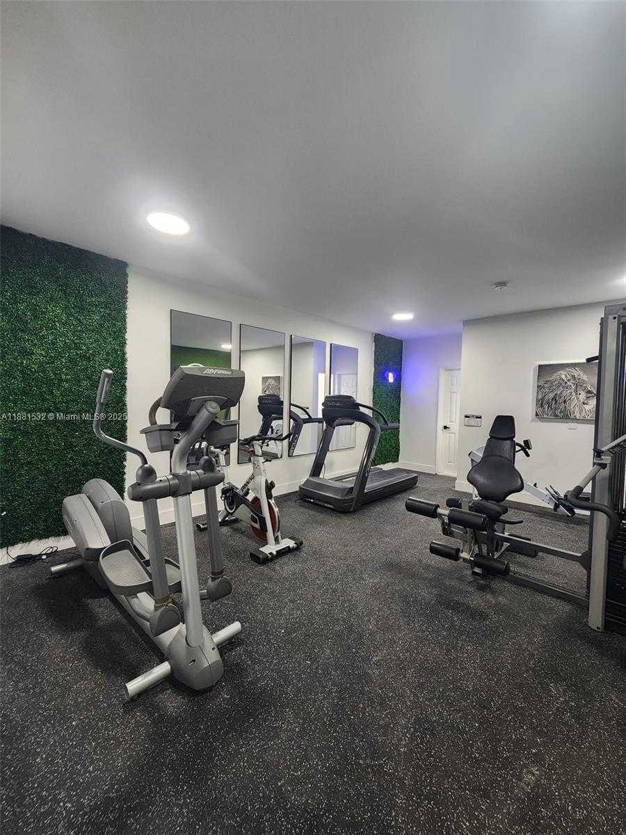 Small Image of 2101 NORMANDY DR #301, Miami Beach Number 18