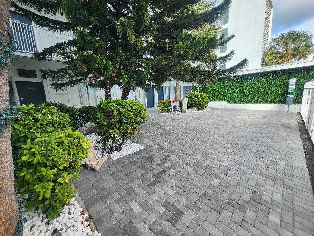 Small Image of 2101 NORMANDY DR #301, Miami Beach Number 4