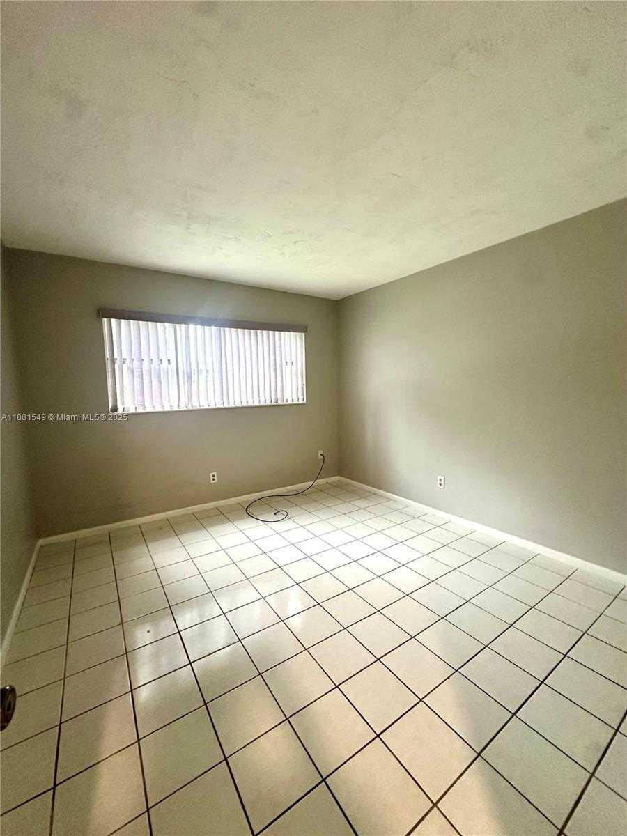 Small Image of 250 LAYNE BLVD #216, Hallandale Beach Number 3