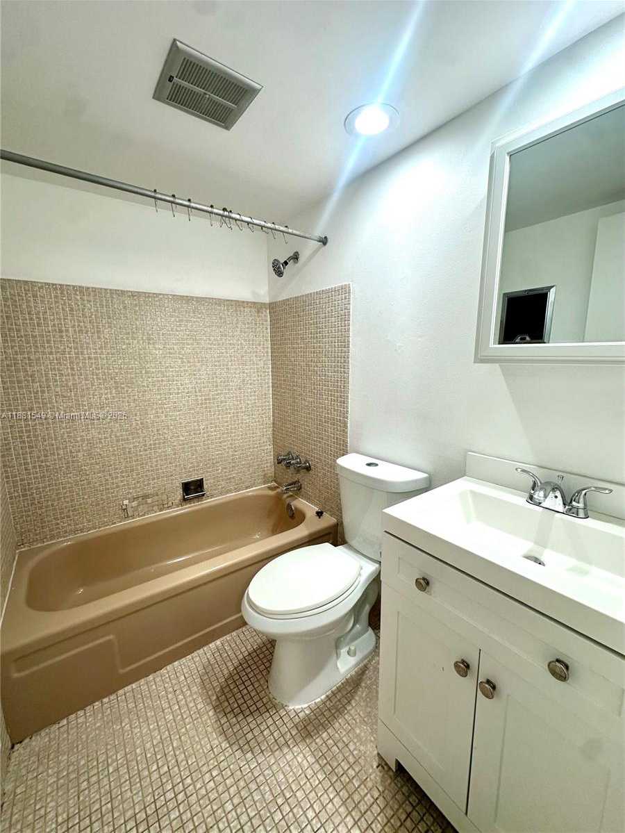 Small Image of 250 LAYNE BLVD #216, Hallandale Beach Number 4