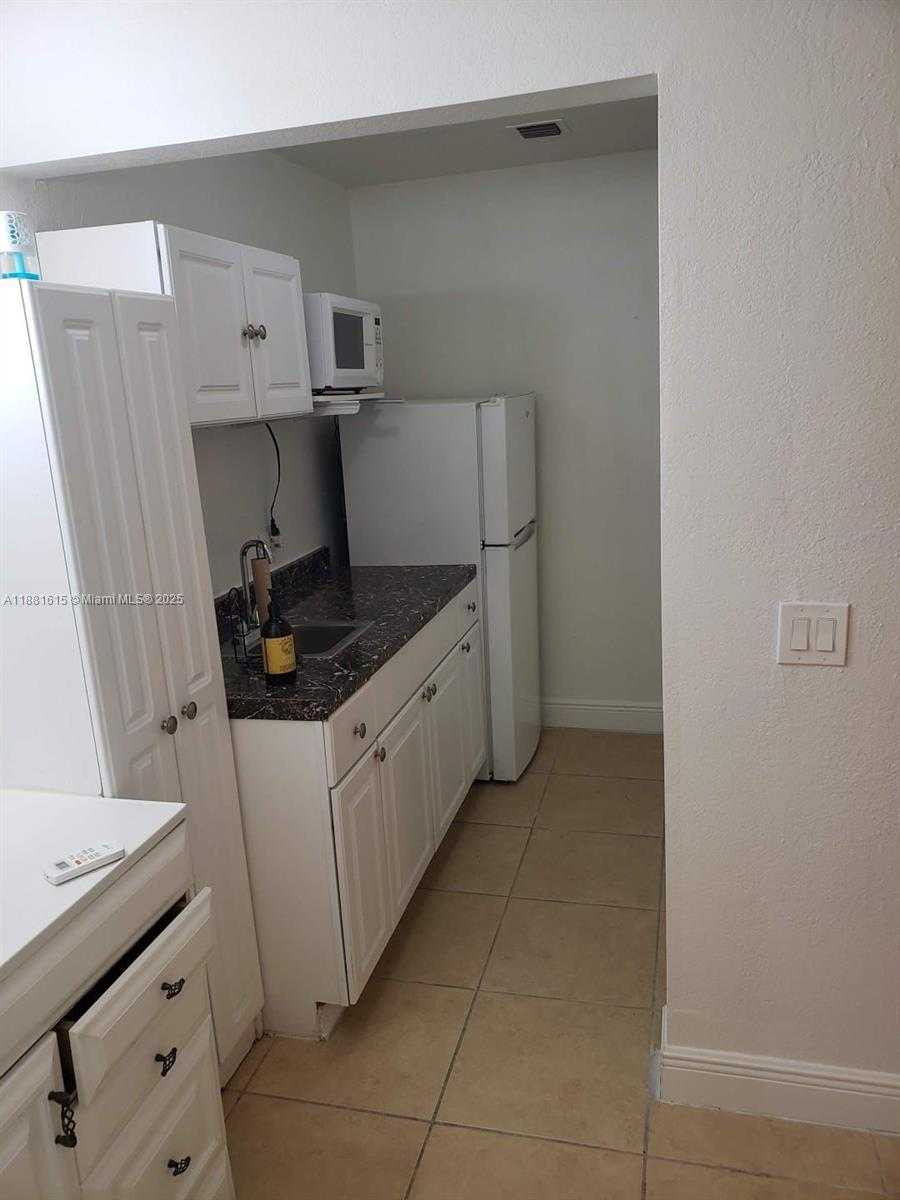 Small Image of 12426 SOUTH WEST 209TH ST, Miami Number 7