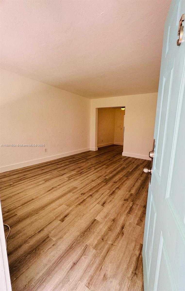 Small Image of 1135 EUCLID AVE #105, Miami Beach Number 2