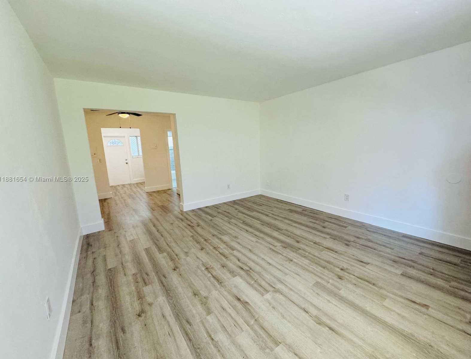 Small Image of 1135 EUCLID AVE #105, Miami Beach Number 3