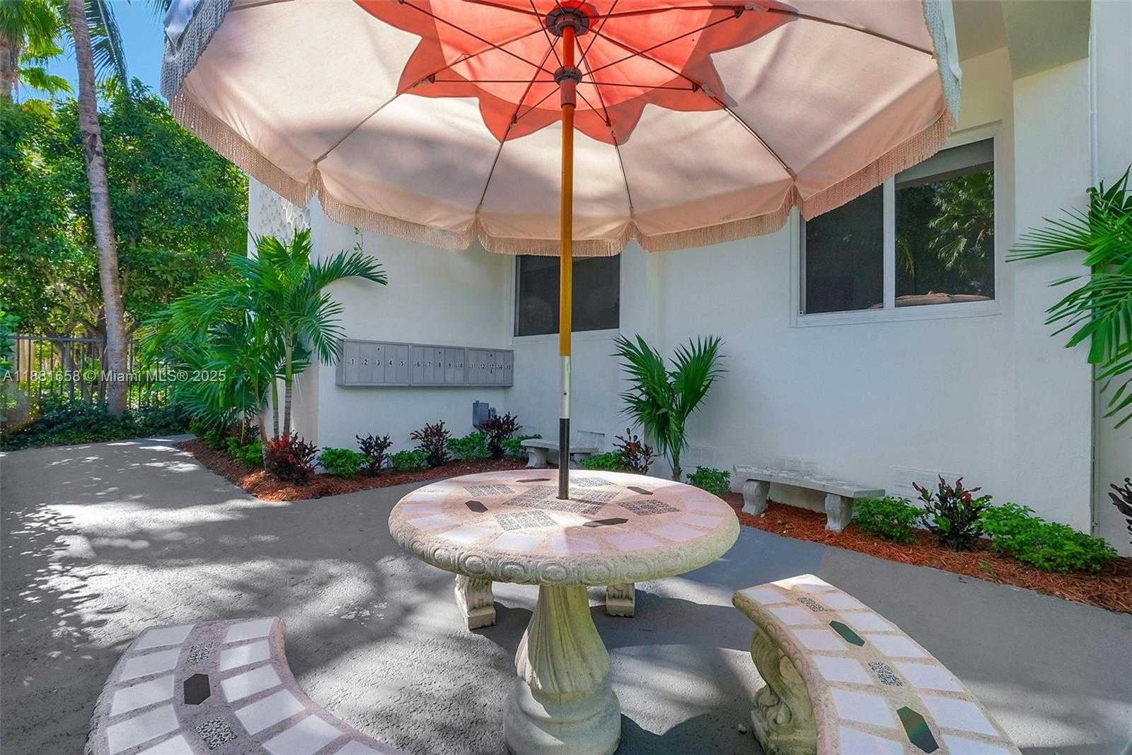 Small Image of 428 COLLINS AVE #2, Miami Beach Number 12
