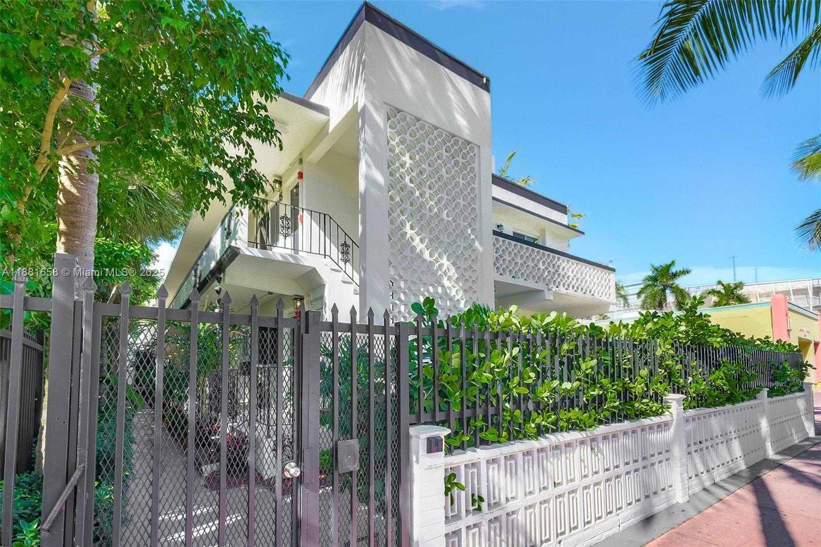Small Image of 428 COLLINS AVE #2, Miami Beach Number 13